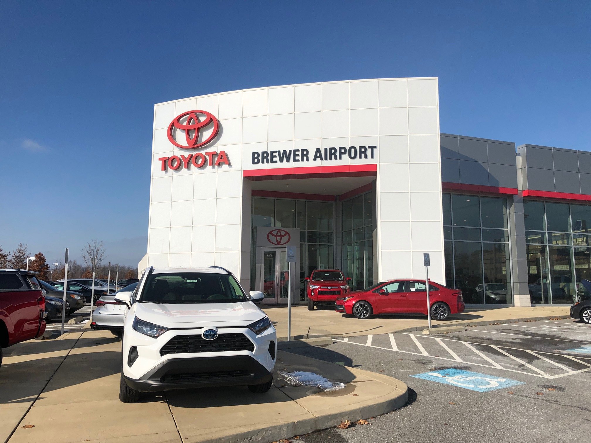 Brewer Airport Toyota in Coraopolis, PA 15108