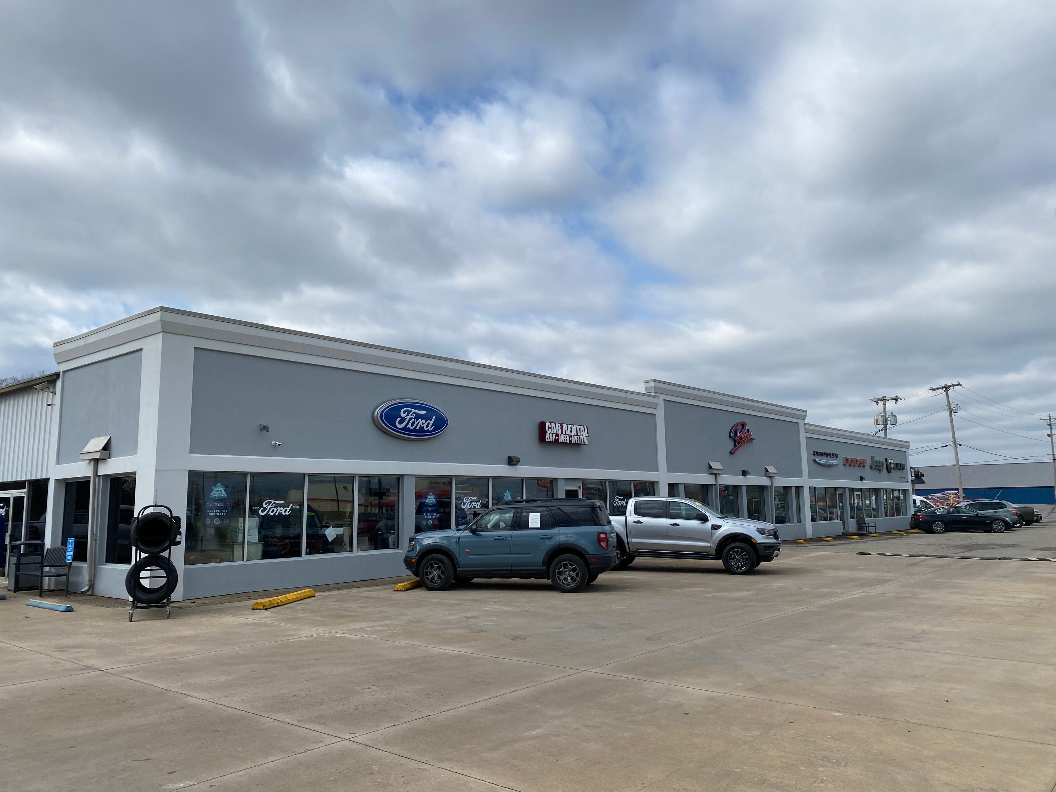 Ray's Ford Chrysler Dodge Jeep Ram in Brandenburg, KY 40108