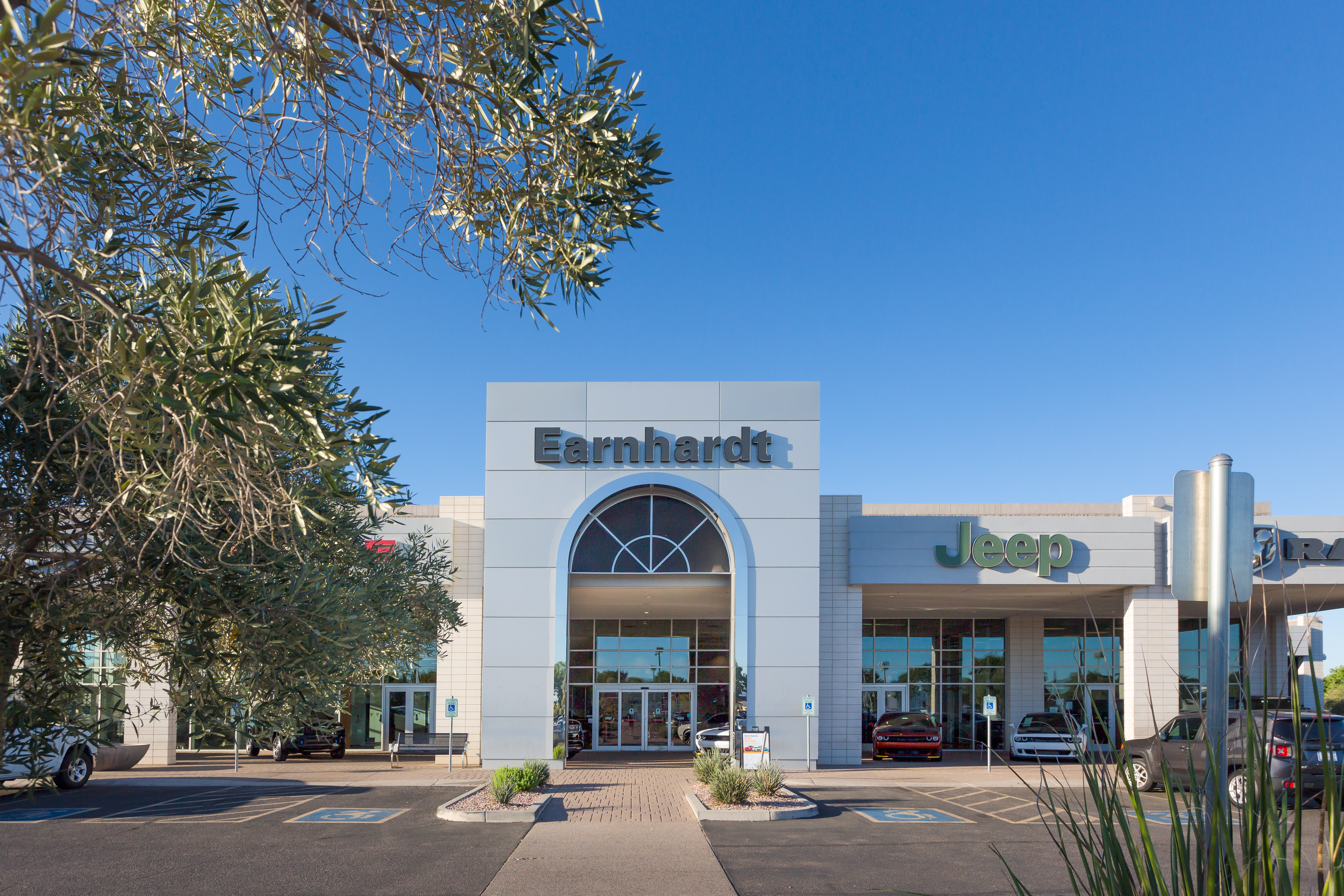 Earnhardt Chrysler Dodge Jeep Ram in Gilbert, AZ 85297