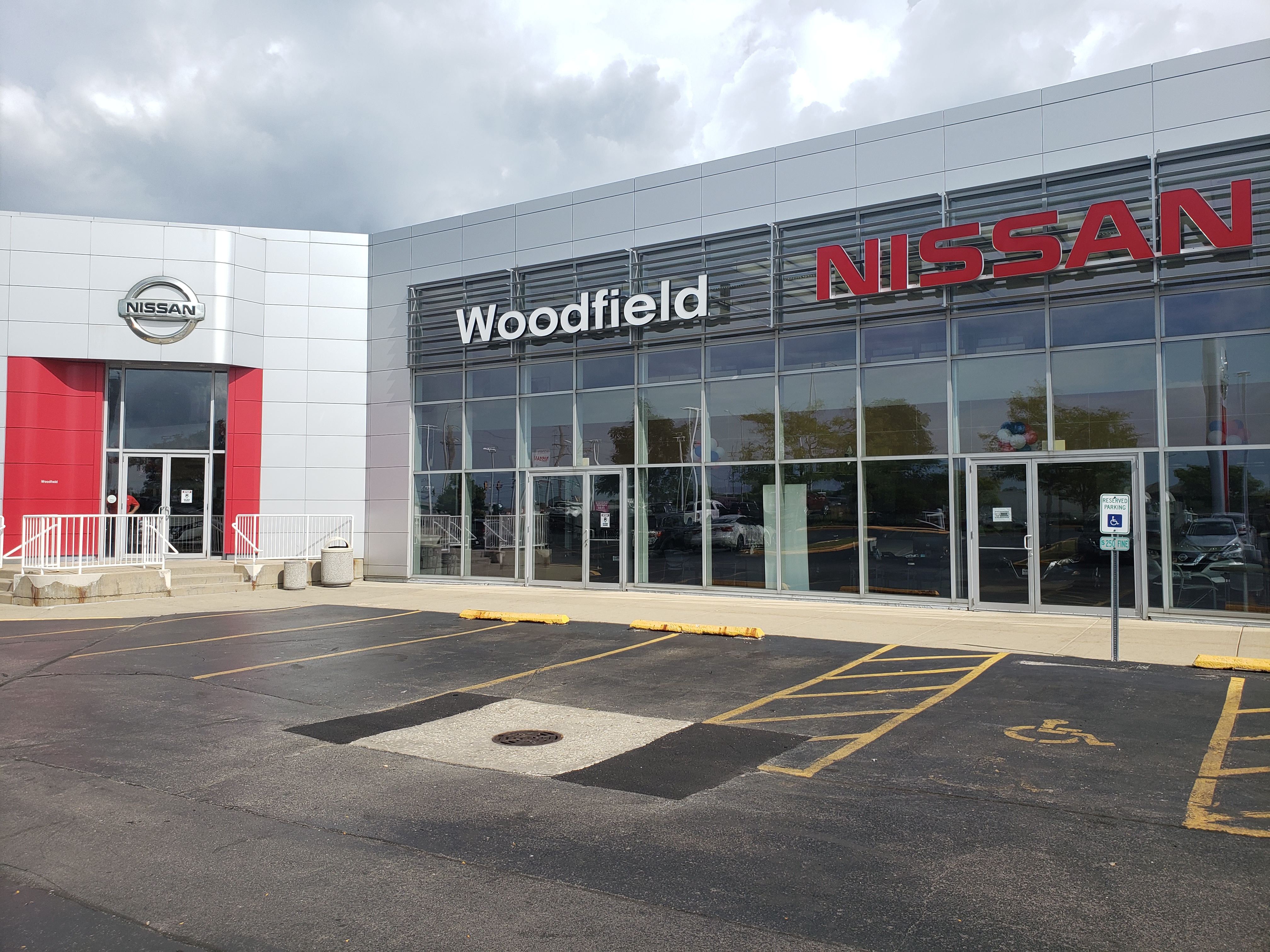 Woodfield Nissan in Hoffman Estates, IL 60169