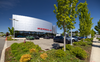 Porsche Bellevue in Bellevue, WA 98005