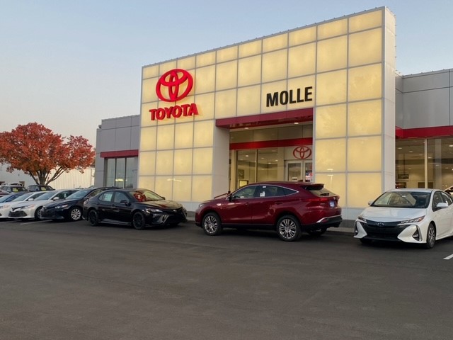 Molle Toyota in Kansas, MO 64114