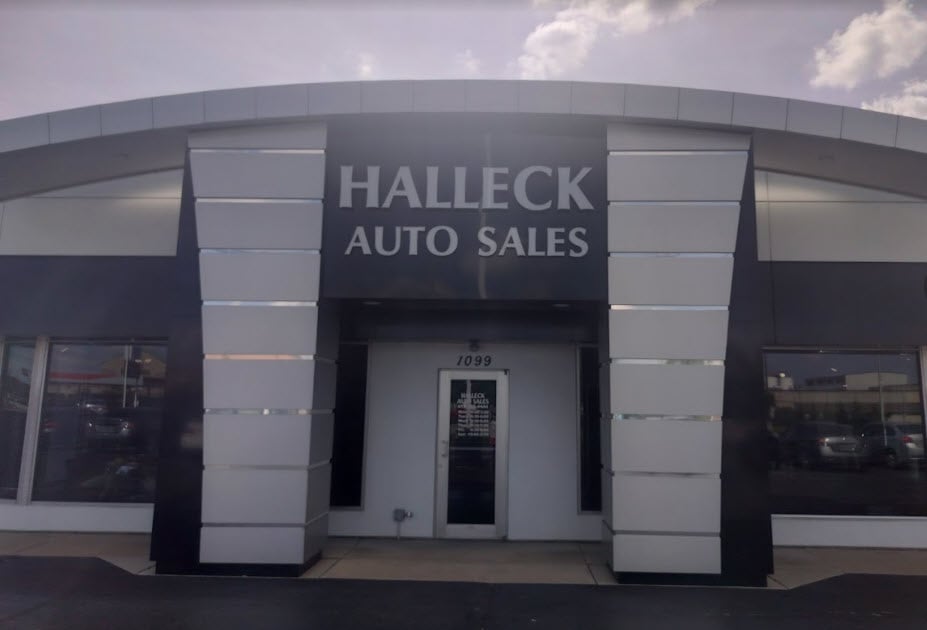 Halleck Auto Sales in Bowling Green, OH 43402