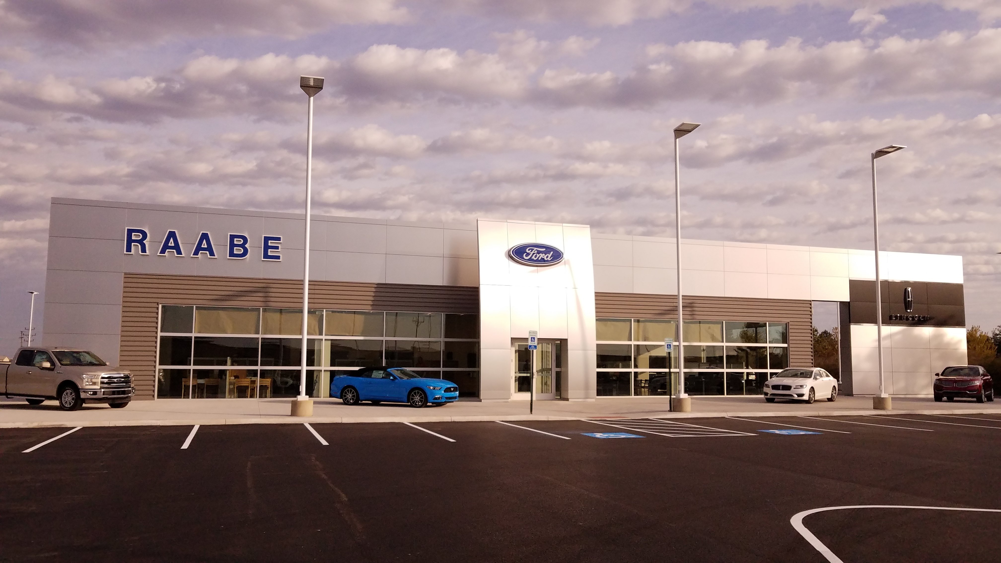 Raabe Ford Lincoln in Delphos, OH 45833