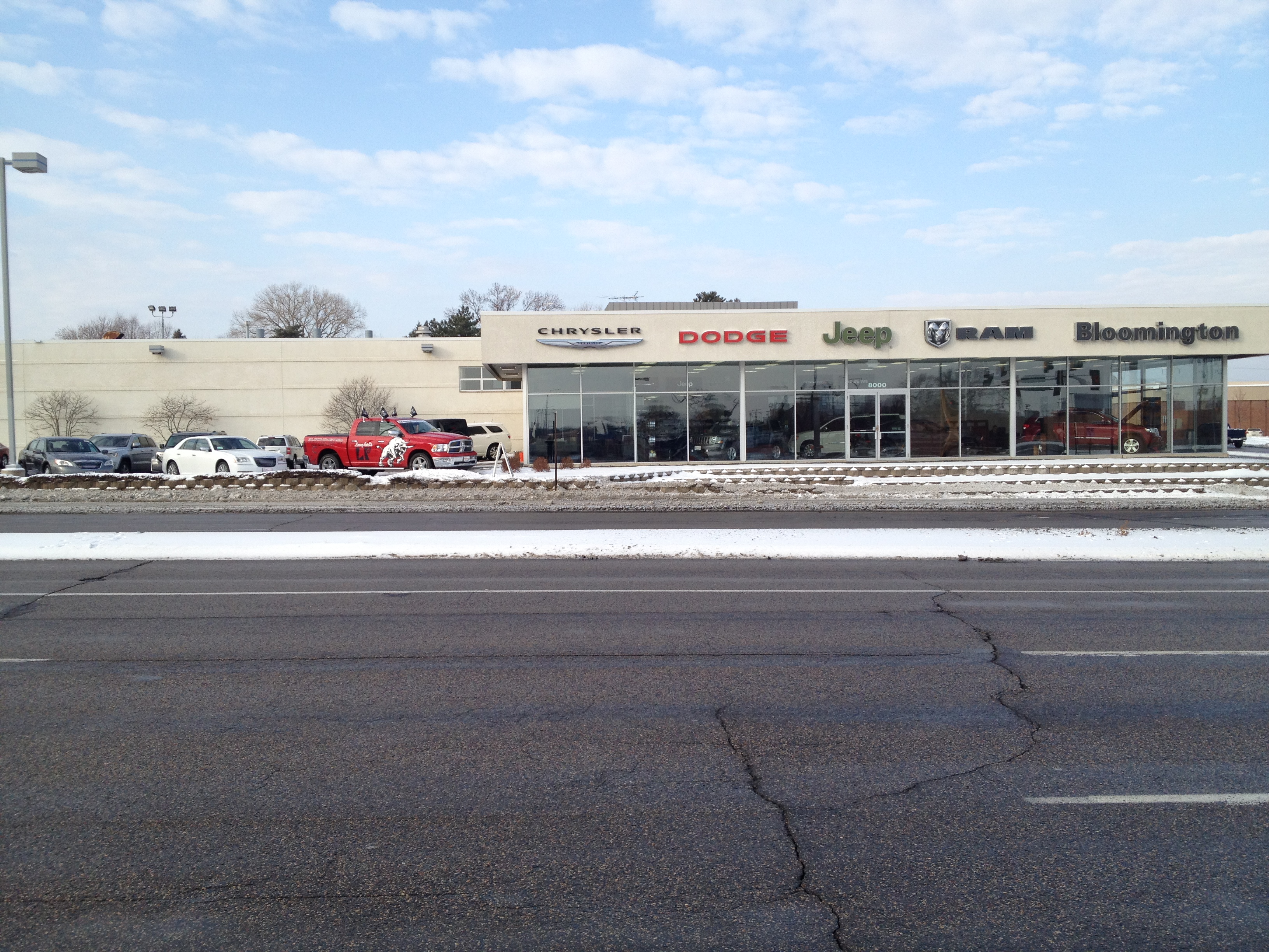 Bloomington Chrysler Jeep Dodge Ram in Bloomington, MN 55431