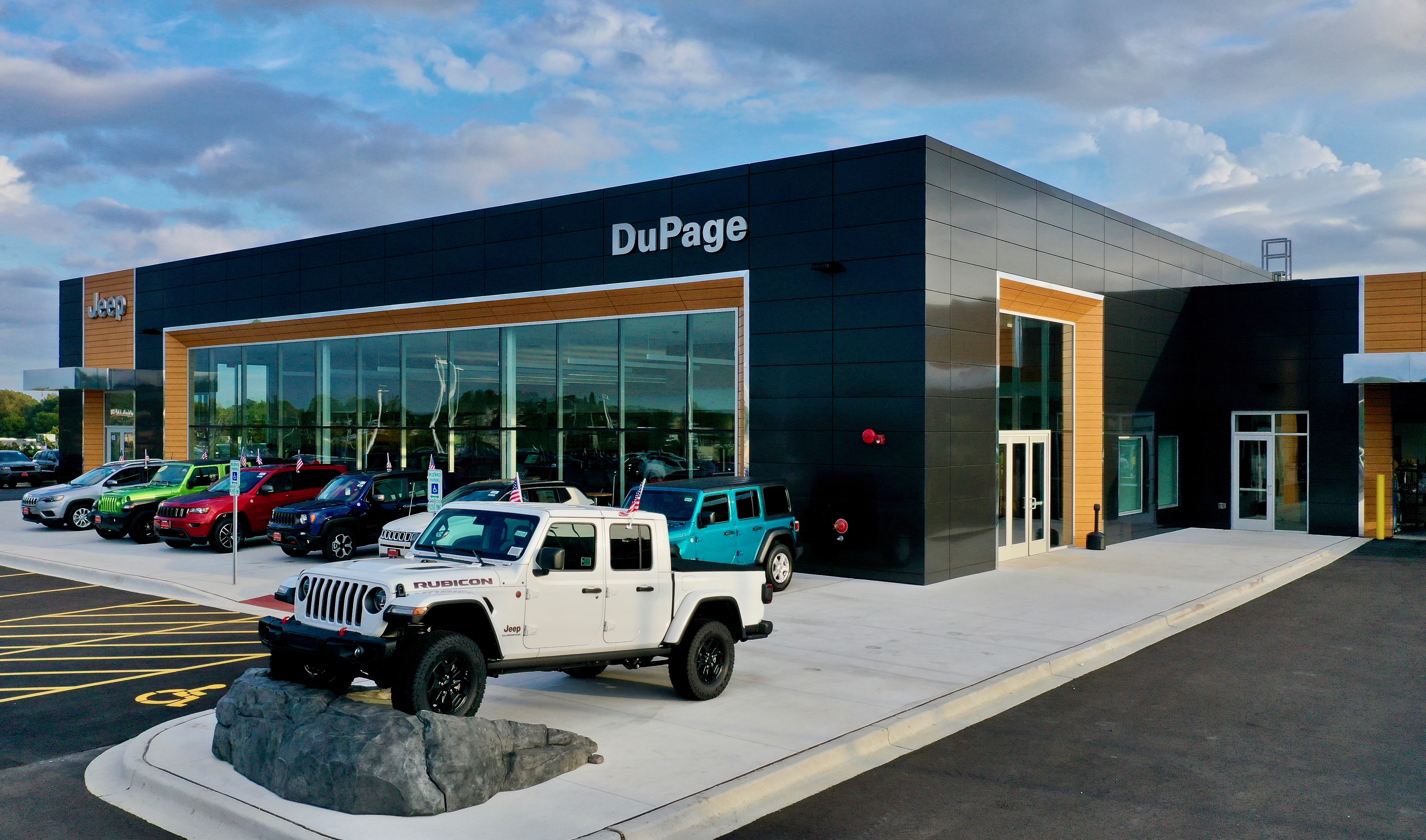 DuPage Dodge Chrysler Jeep Ram in Glendale Heights, IL 60139
