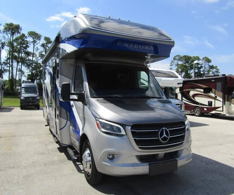 2022 Entegra Coach Qwest 24N 25ft for Sale