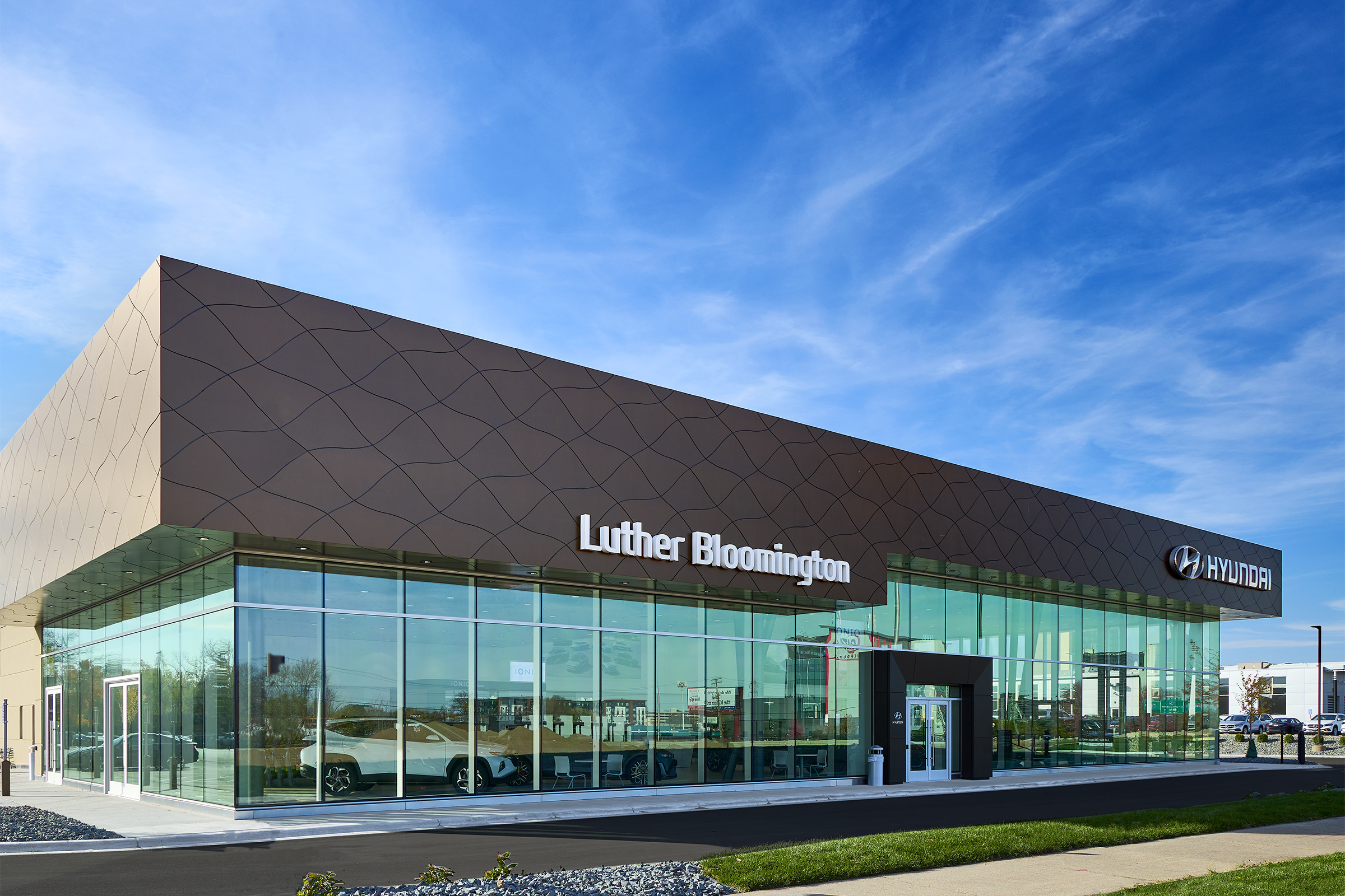 Luther Bloomington Hyundai in Bloomington, MN 55437
