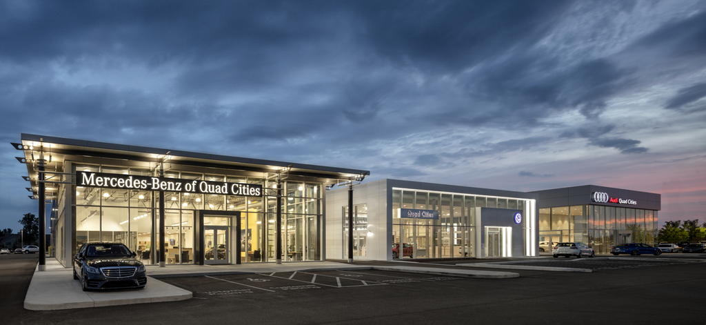 Smart Luxury Motors | Davenport, IA 52807