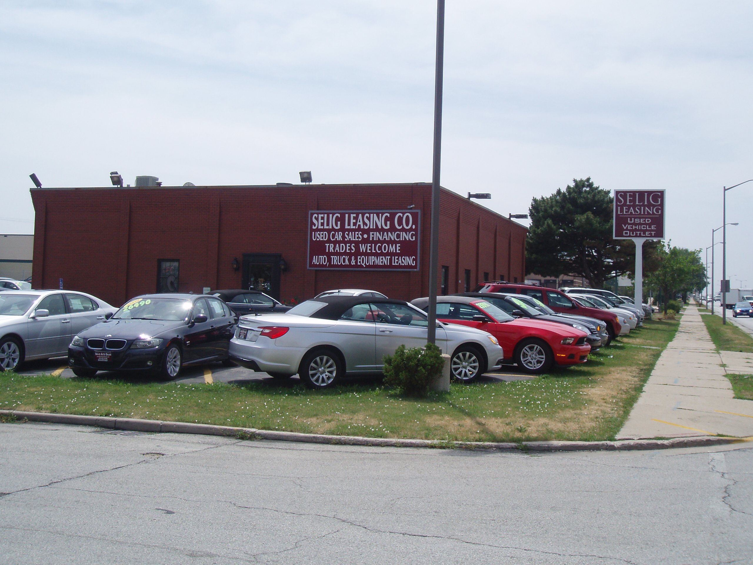 Selig Auto Sales in West Allis, WI 53227