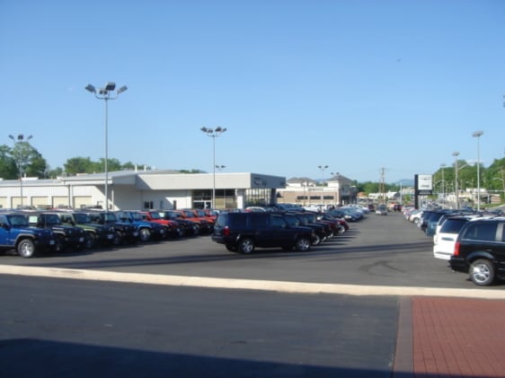 Berglund Chrysler Dodge Jeep Ram Fiat in Roanoke, VA 24014