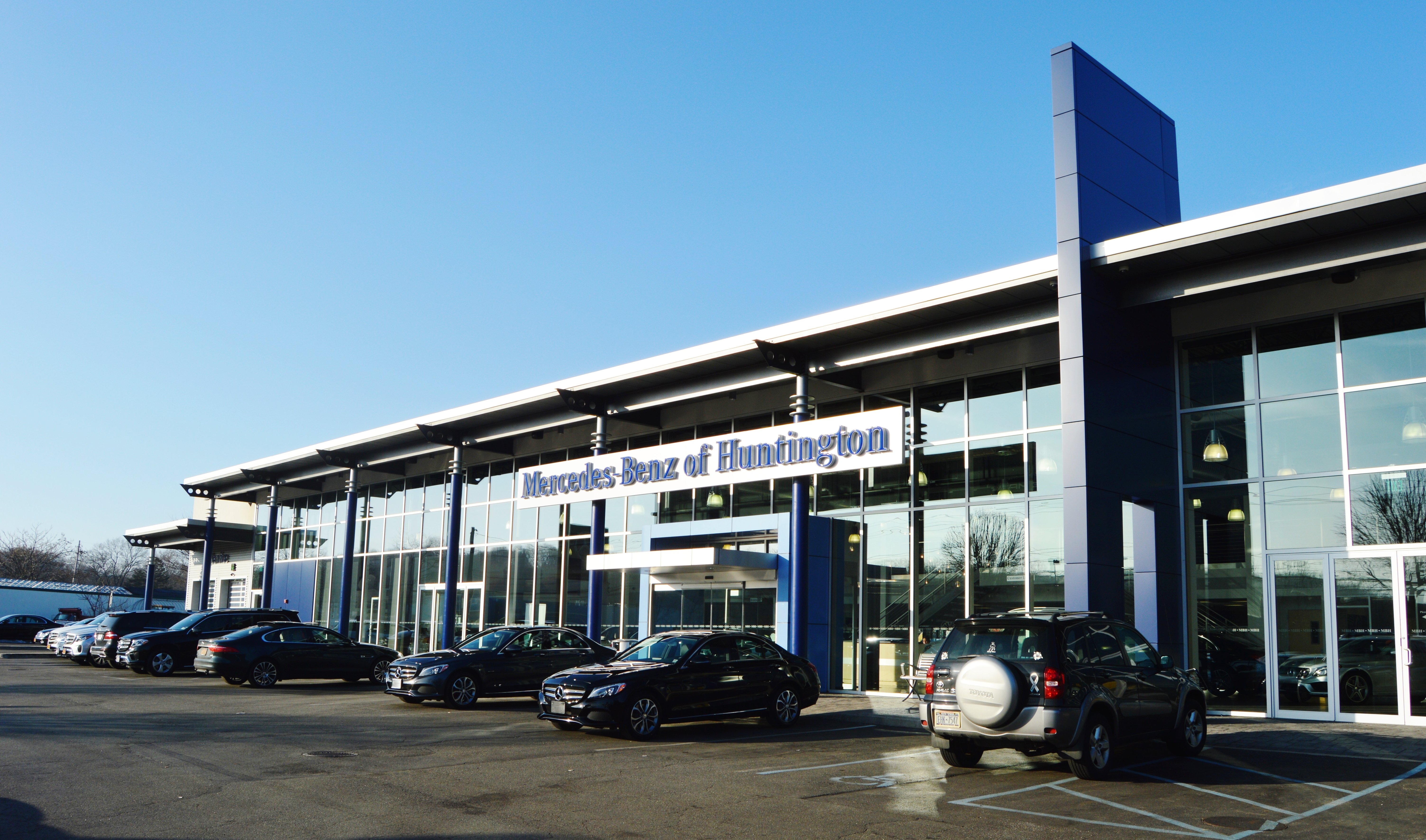 Mercedes-Benz of Huntington in Huntington, NY 11743