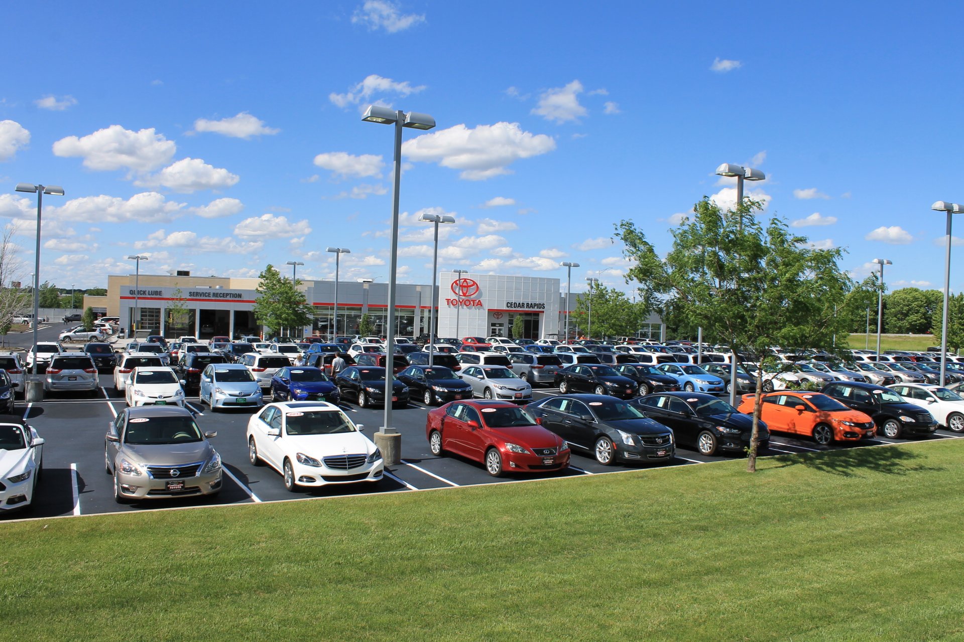 Cedar Rapids Toyota in Hiawatha, IA 52233