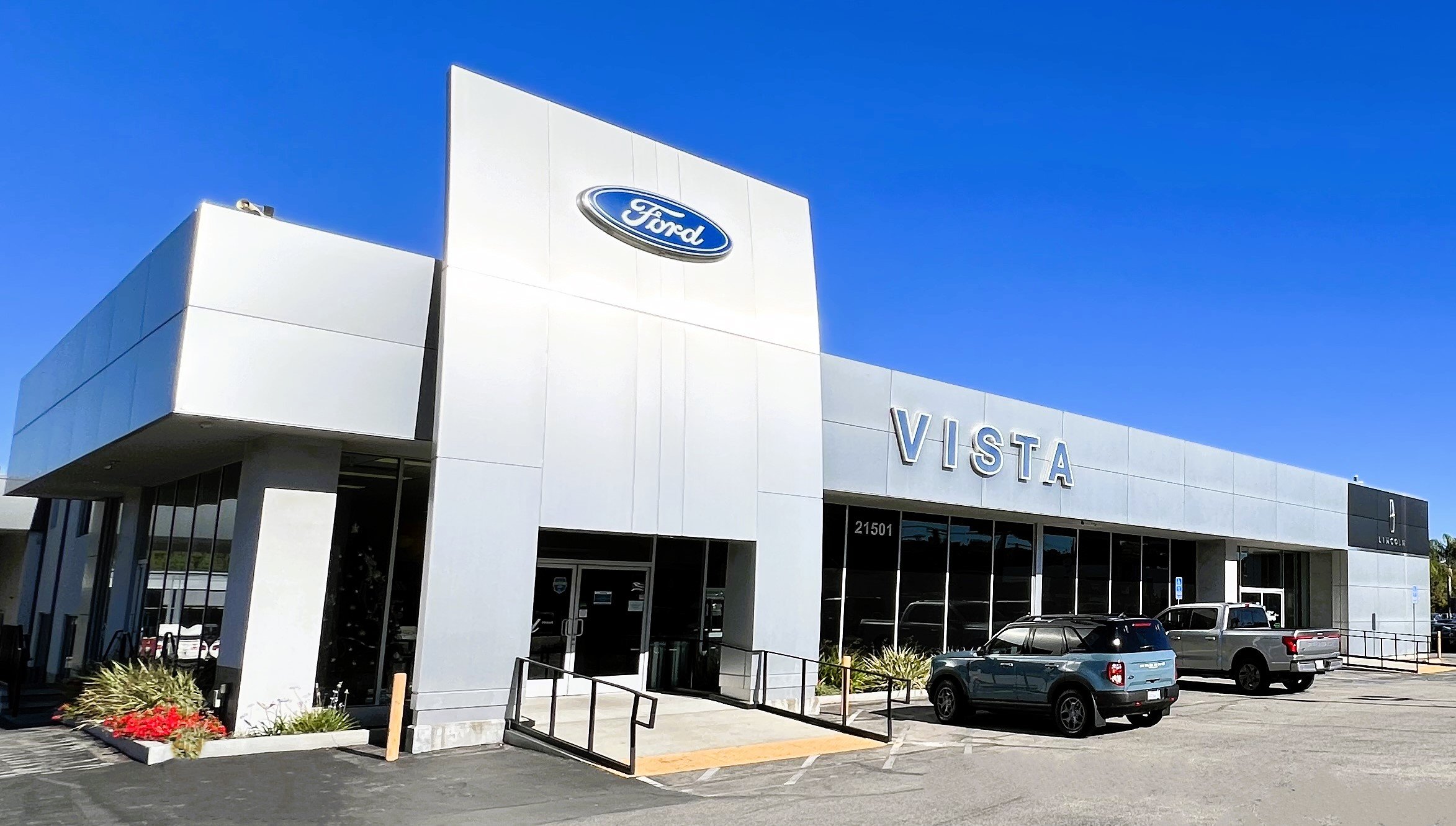 Vista Ford Lincoln in Woodland Hills, CA 91364