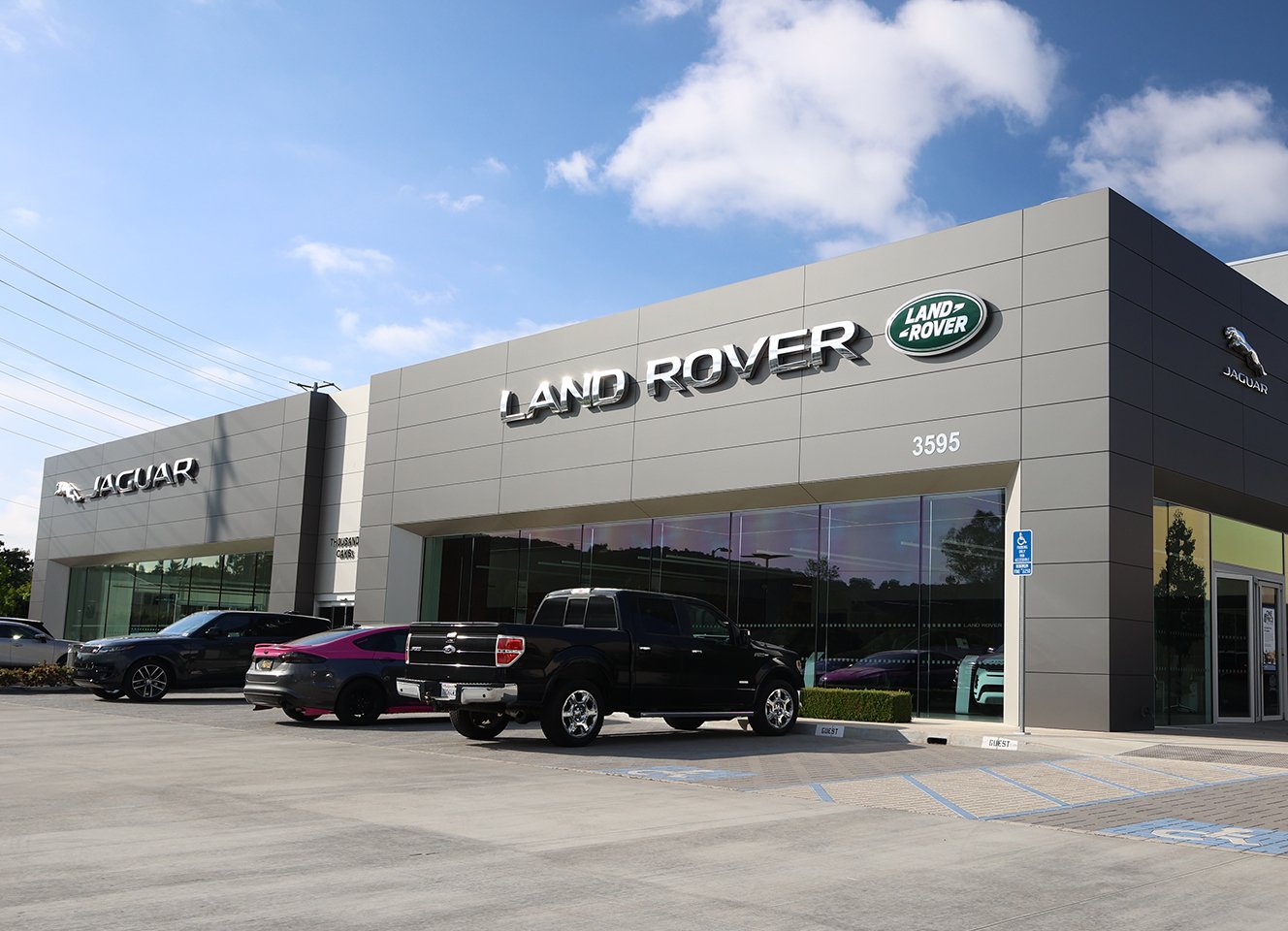 Jaguar Thousand Oaks Land Rover Thousand Oaks in Westlake Village, CA 91362