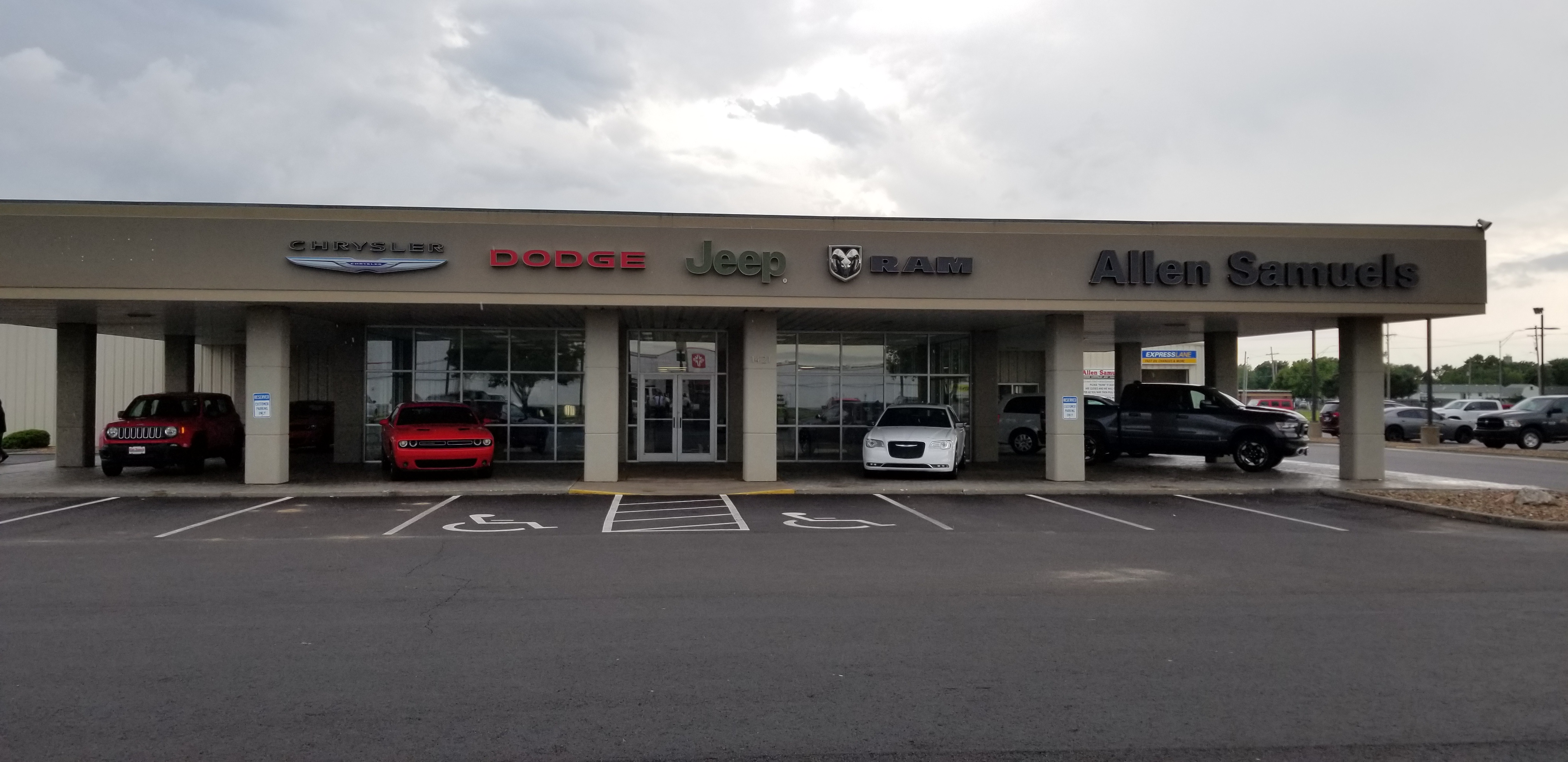 Allen Samuels CDJR Hutchinson in Hutchinson, KS 67502