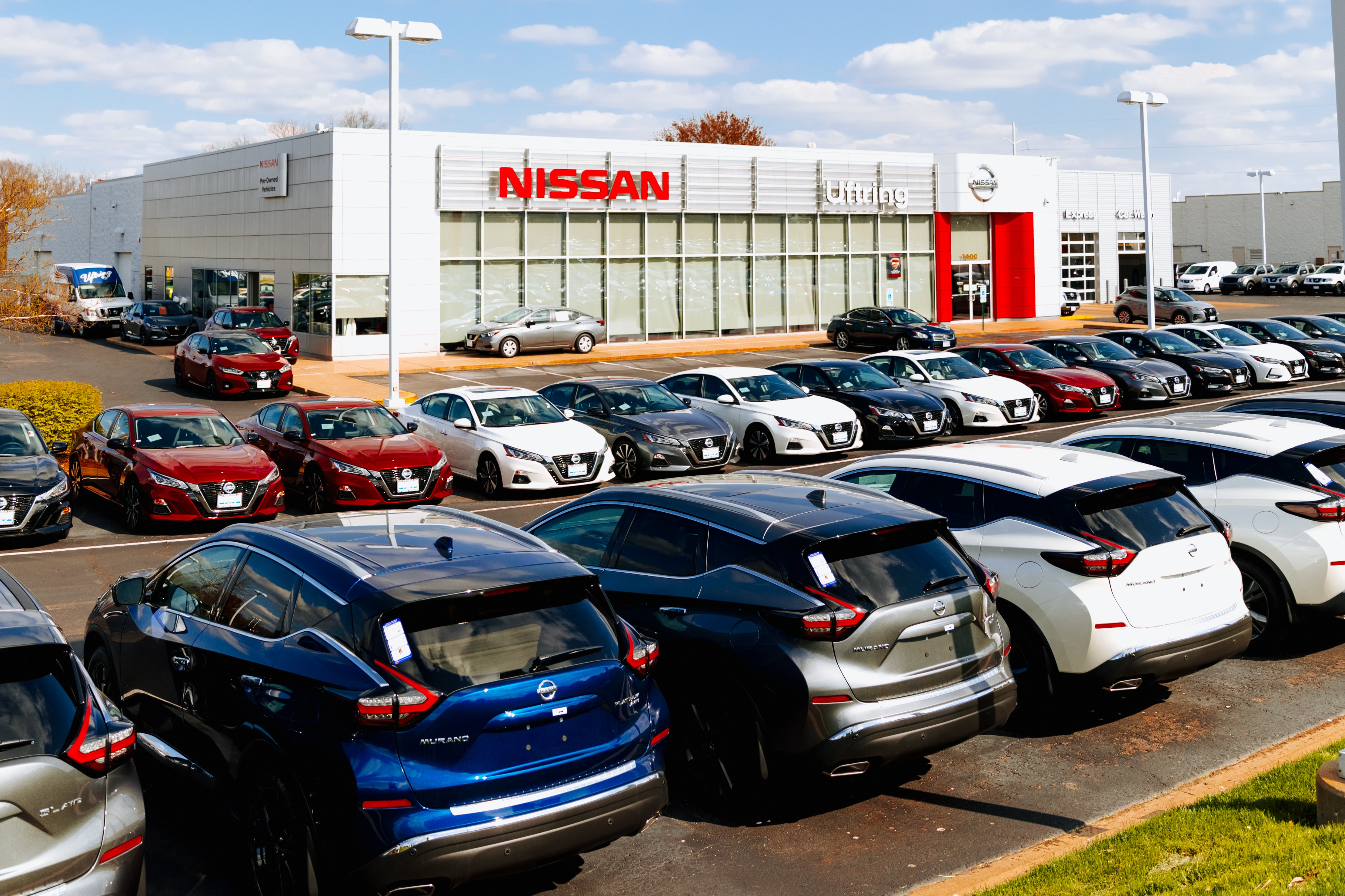 Uftring Nissan in Peoria, IL 61614