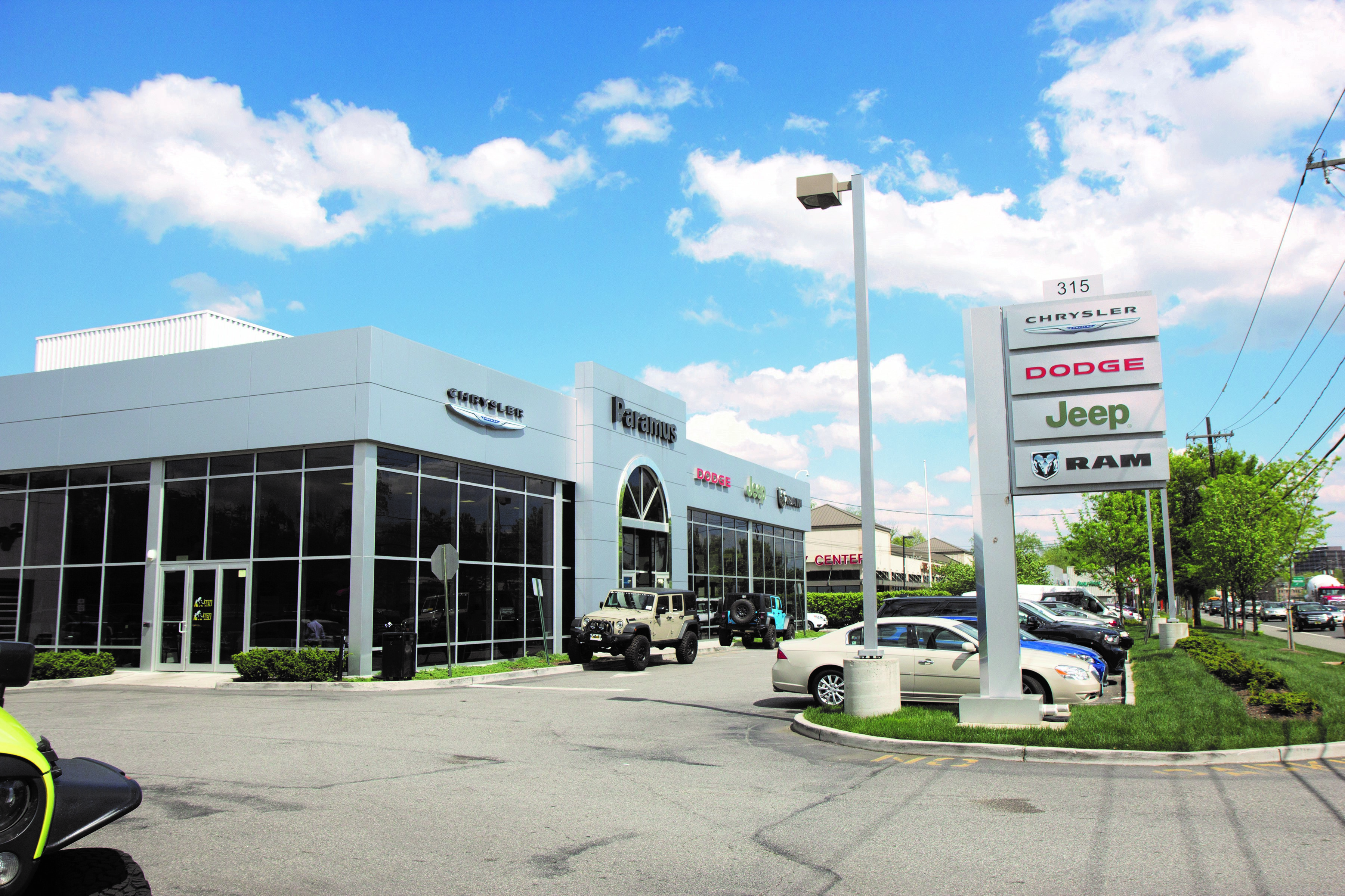 CHRYSLER DODGE JEEP OF PARAMUS in Paramus, NJ 07652