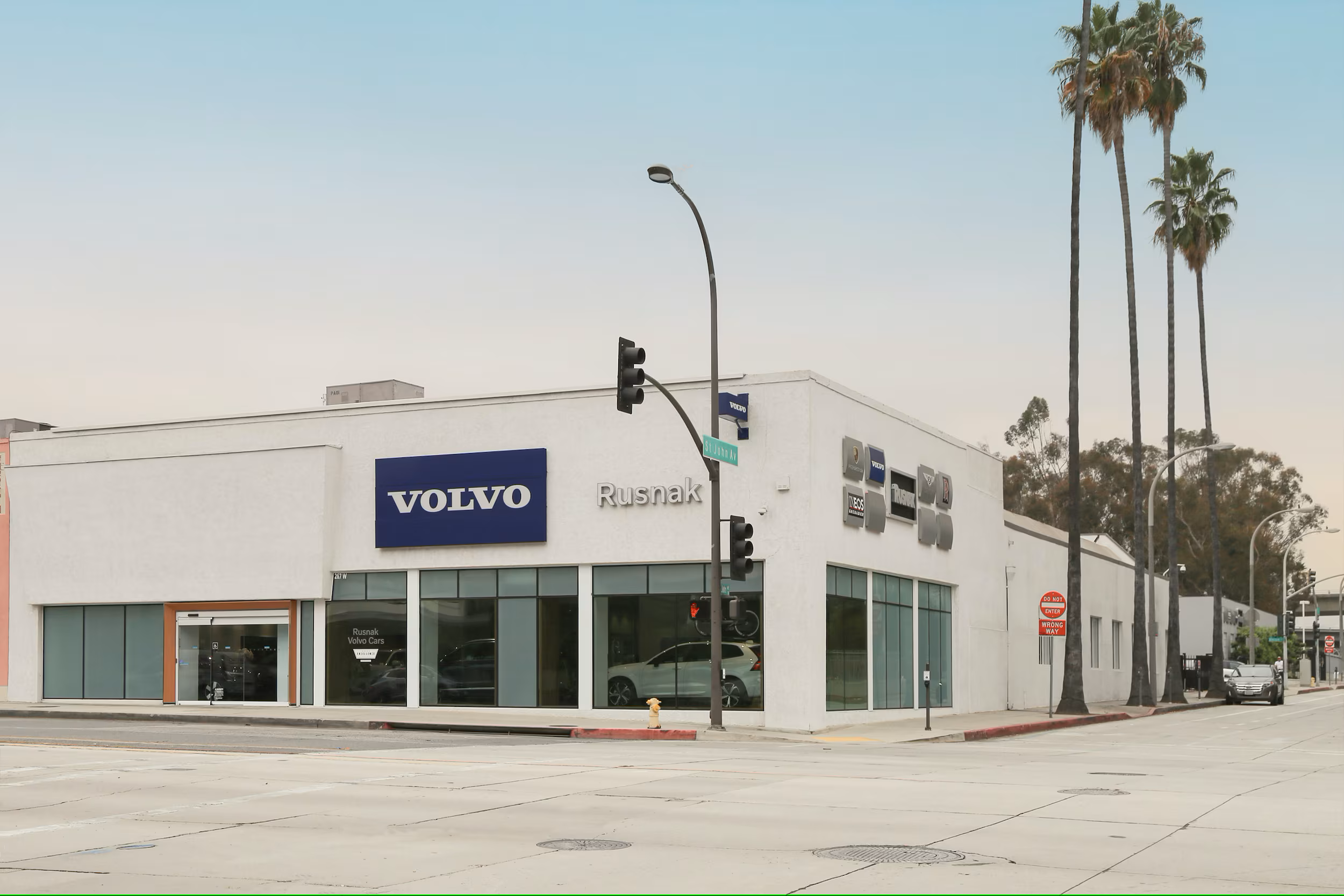 Rusnak Volvo Cars in Pasadena, CA 91105