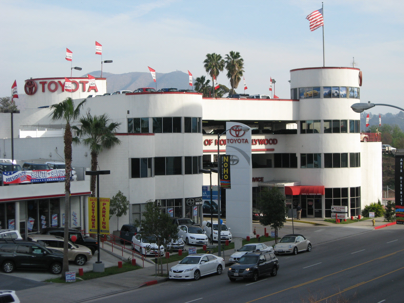 North Hollywood Toyota in North Hollywood, CA 91602