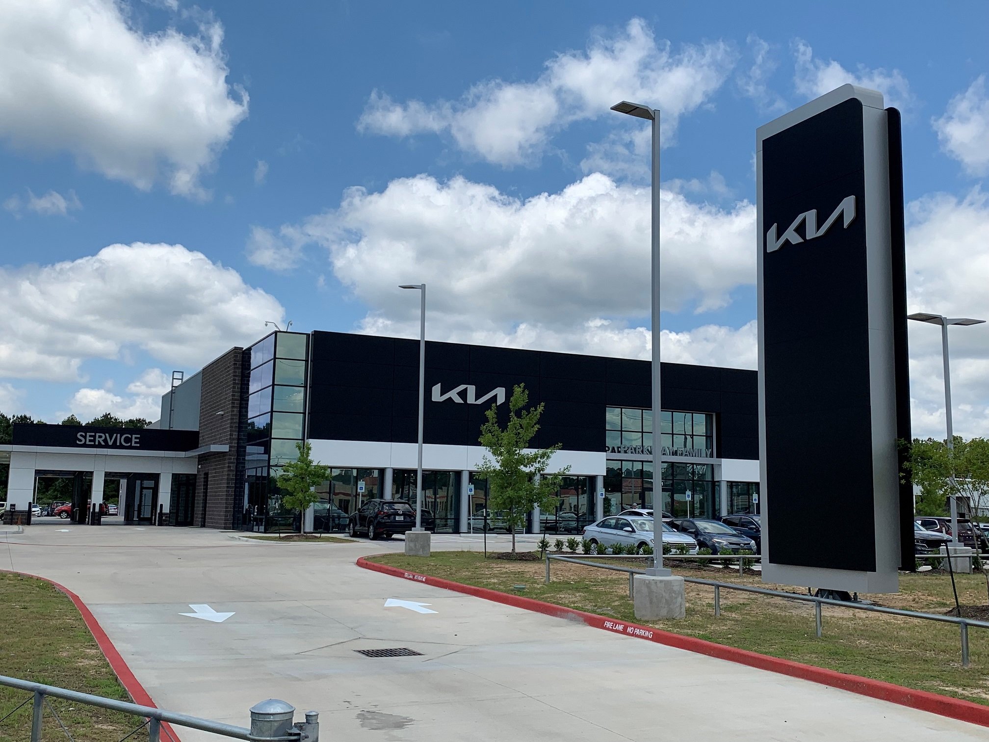 Parkway Family KIA & Mazda in Kingwood, TX 77339