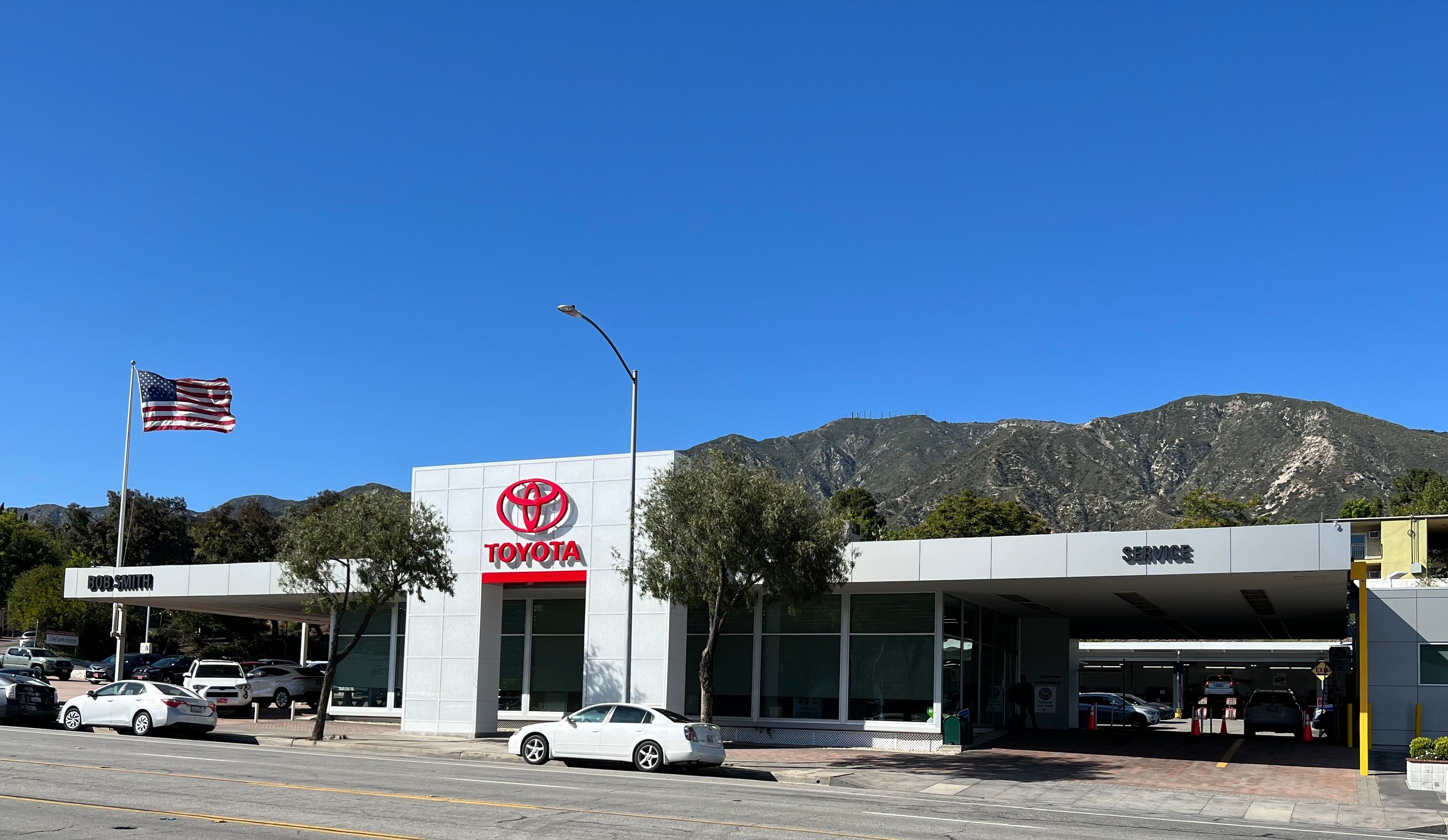 Bob Smith Toyota in La Crescenta, CA 91214