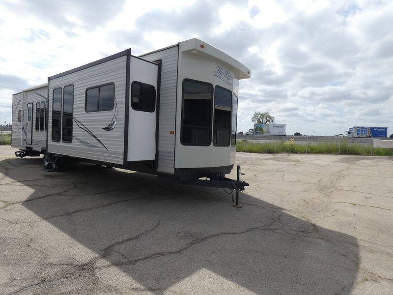 2021 HL Enterprise Hy-Line HY42 42ft for Sale