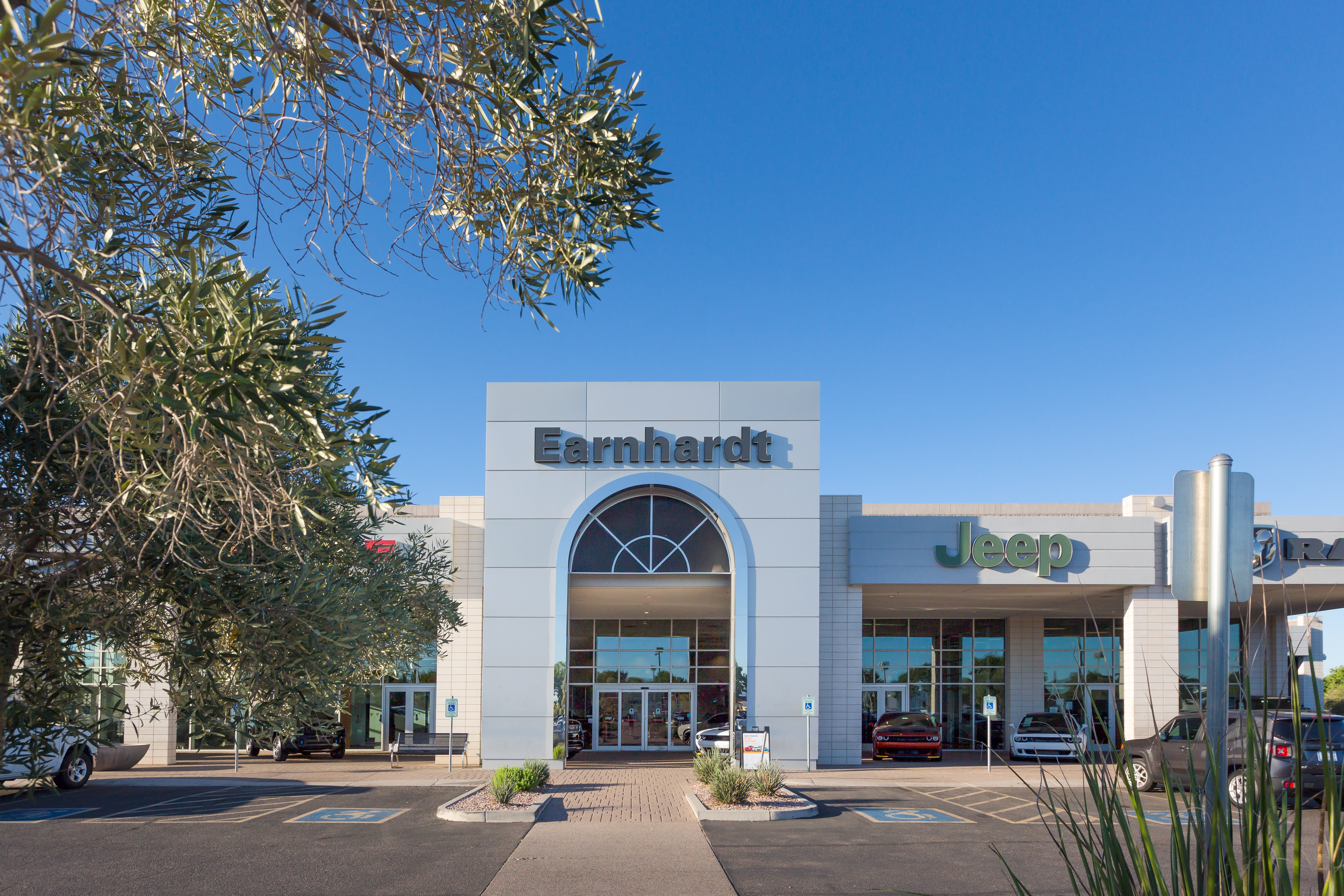 Earnhardt Chrysler Dodge Jeep Ram in Gilbert, AZ 85297