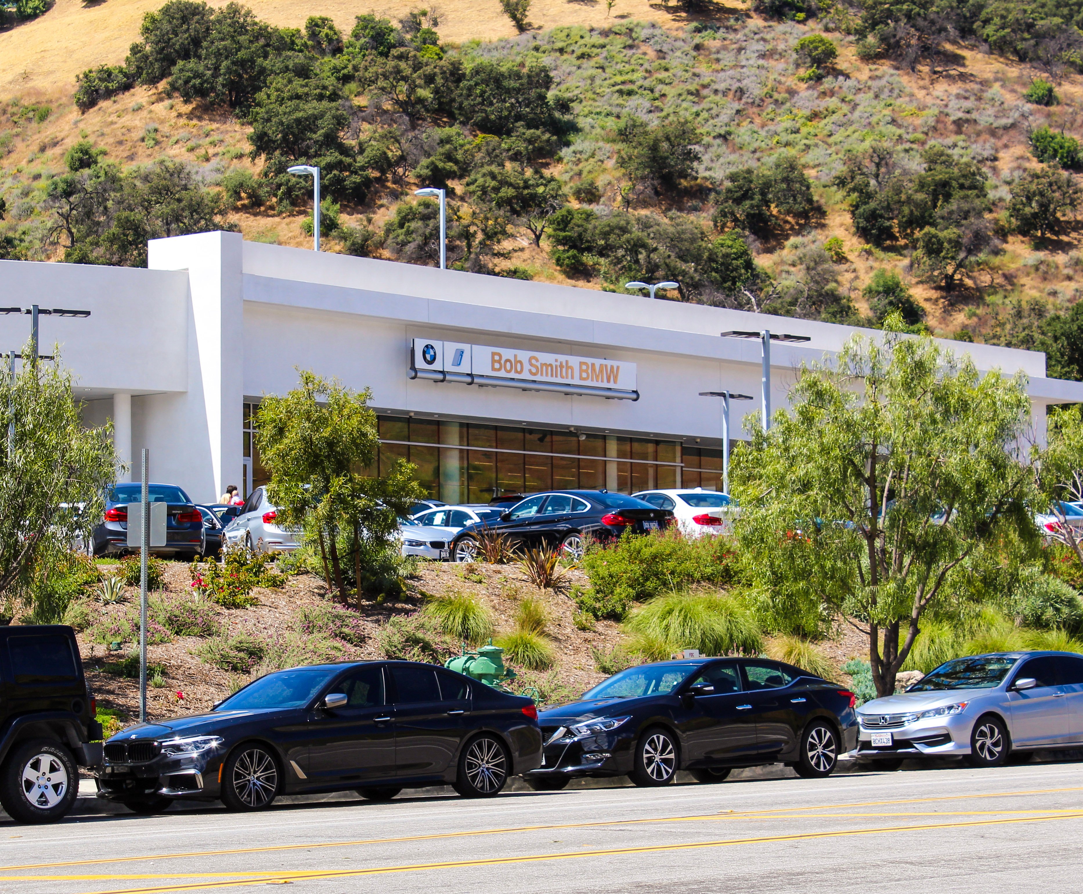 Bob Smith BMW in Calabasas, CA 91302