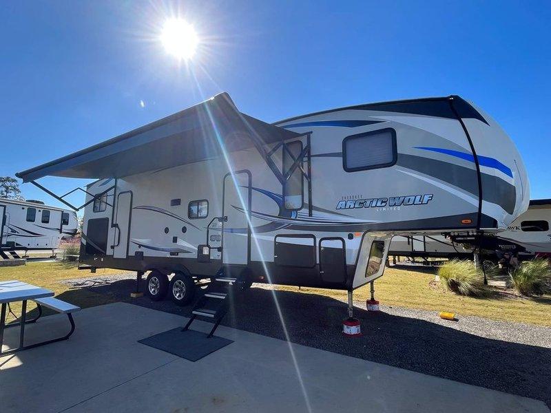 2018 Forest River Cherokee Arctic Wolf 315TBH8 36ft for Sale