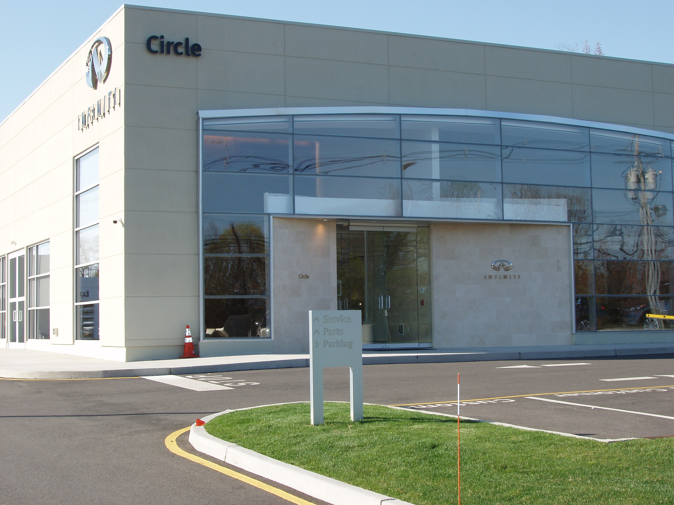Circle INFINITI in West Long Branch, NJ 07764