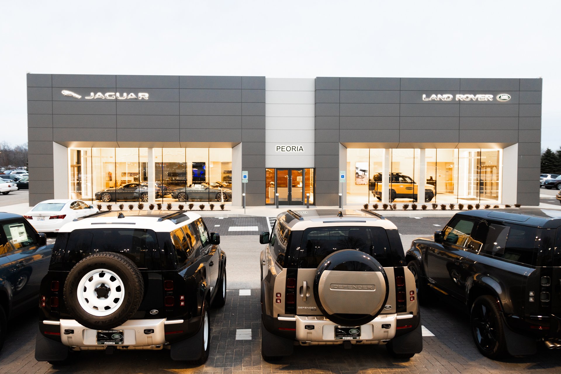 Jaguar Land Rover Peoria in Peoria, IL 61614