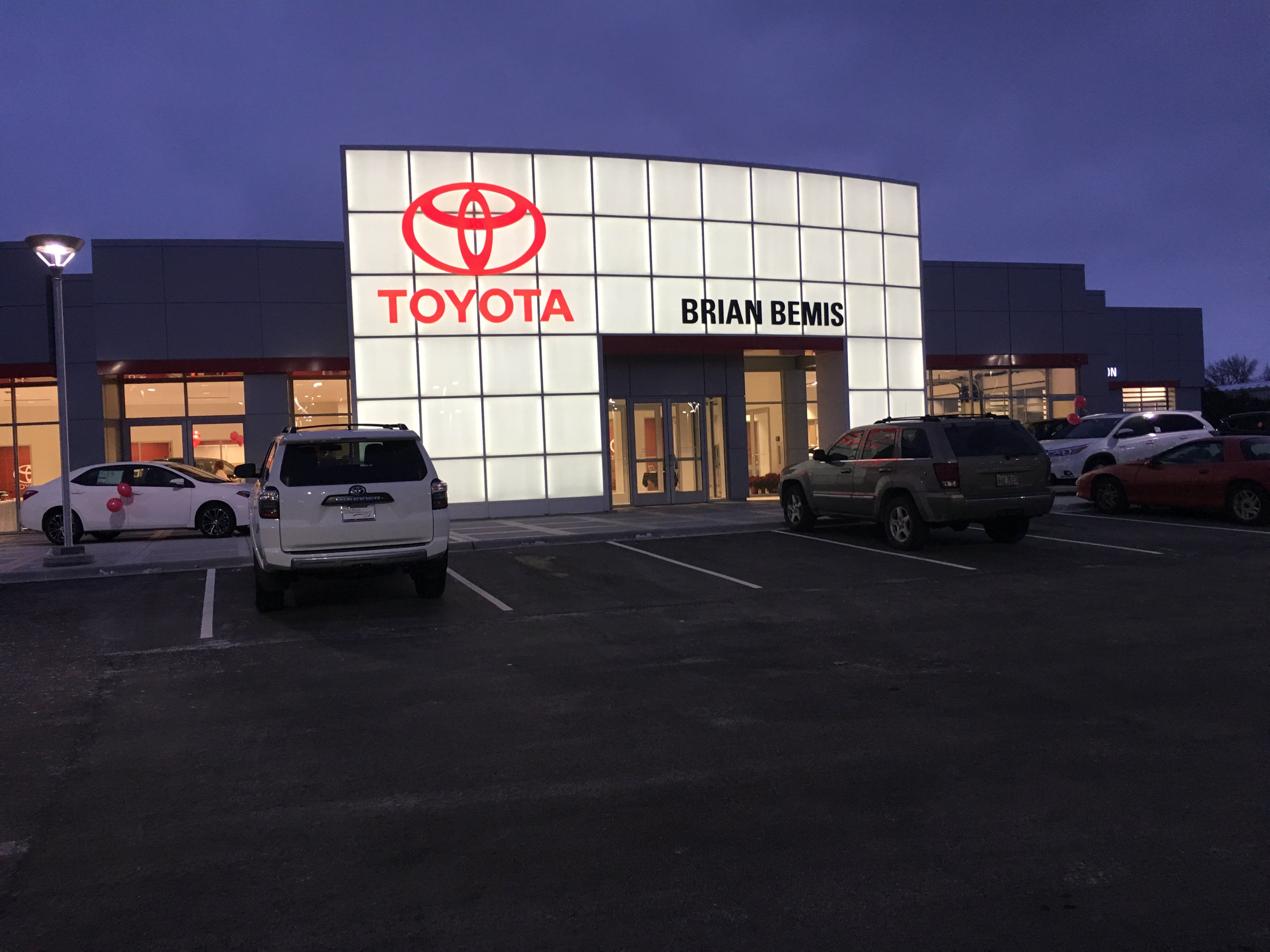 Toyota of Dekalb in DeKalb, IL 60115