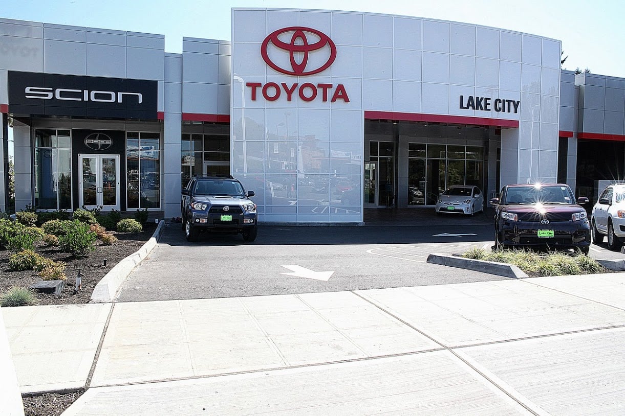 Toyota Lake City in Seattle, WA 98125