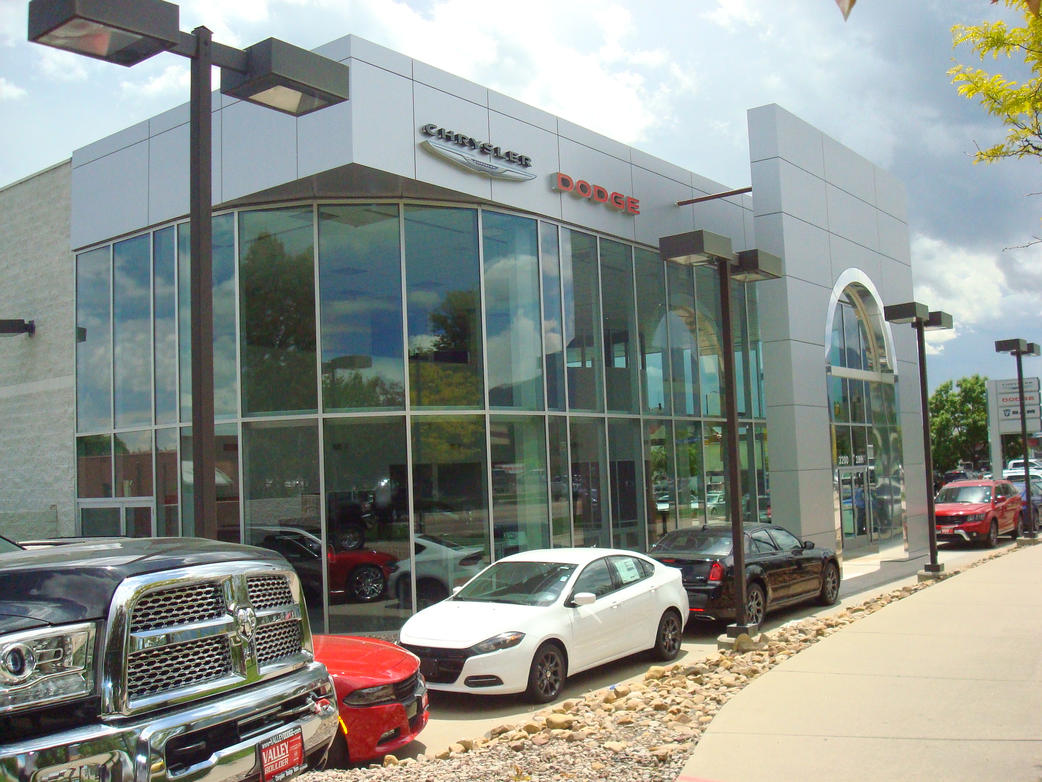 Boulder Chrysler Dodge Ram in Boulder, CO 80301