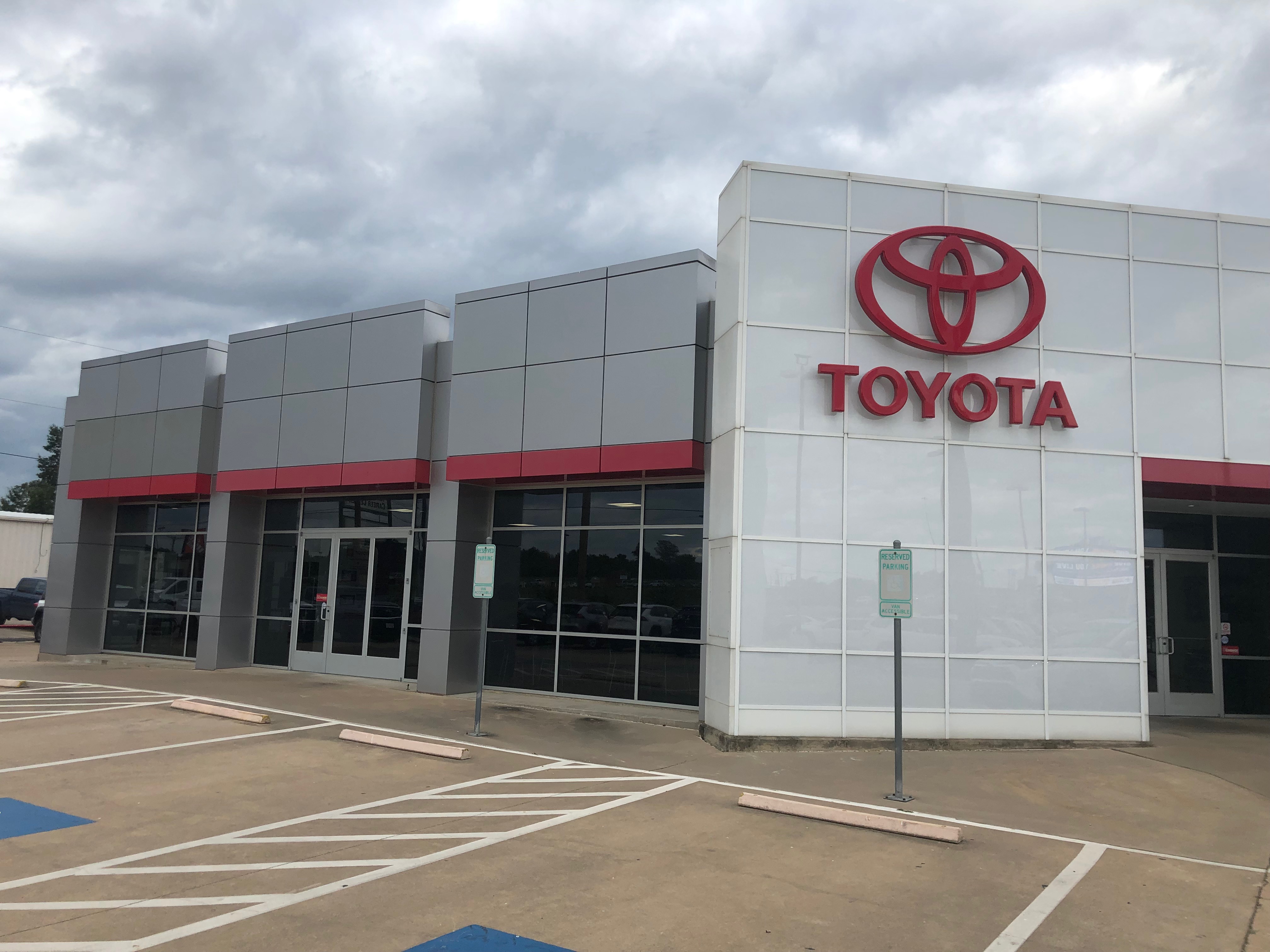 Toyota of Paris in Paris, TX 75460