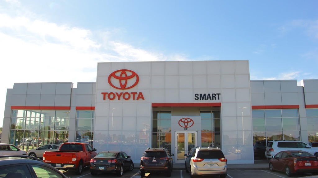 Smart Toyota of Quad Cities | Davenport, IA 52806