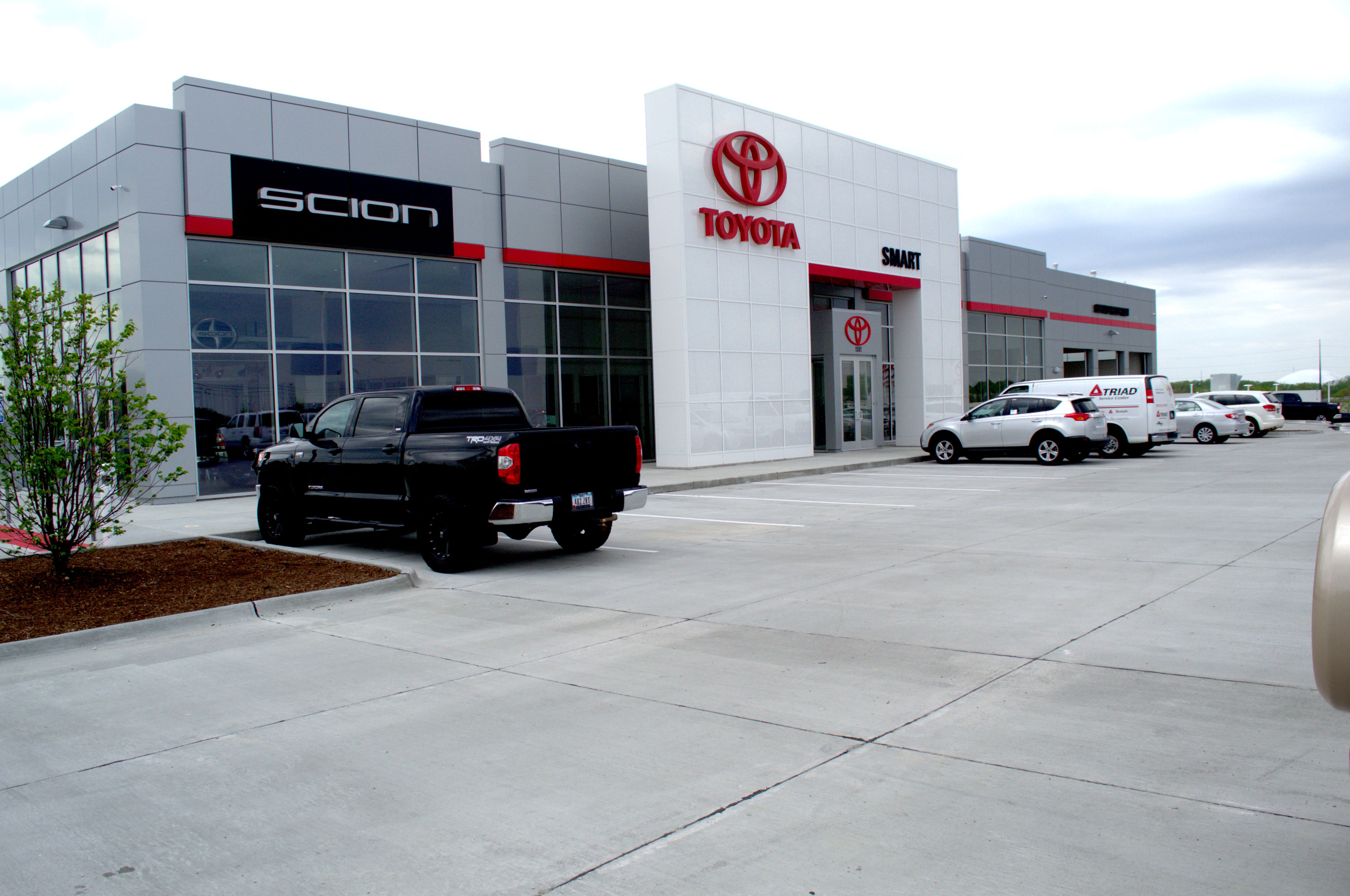 Smart Toyota Quad Cities in Davenport, IA 52807