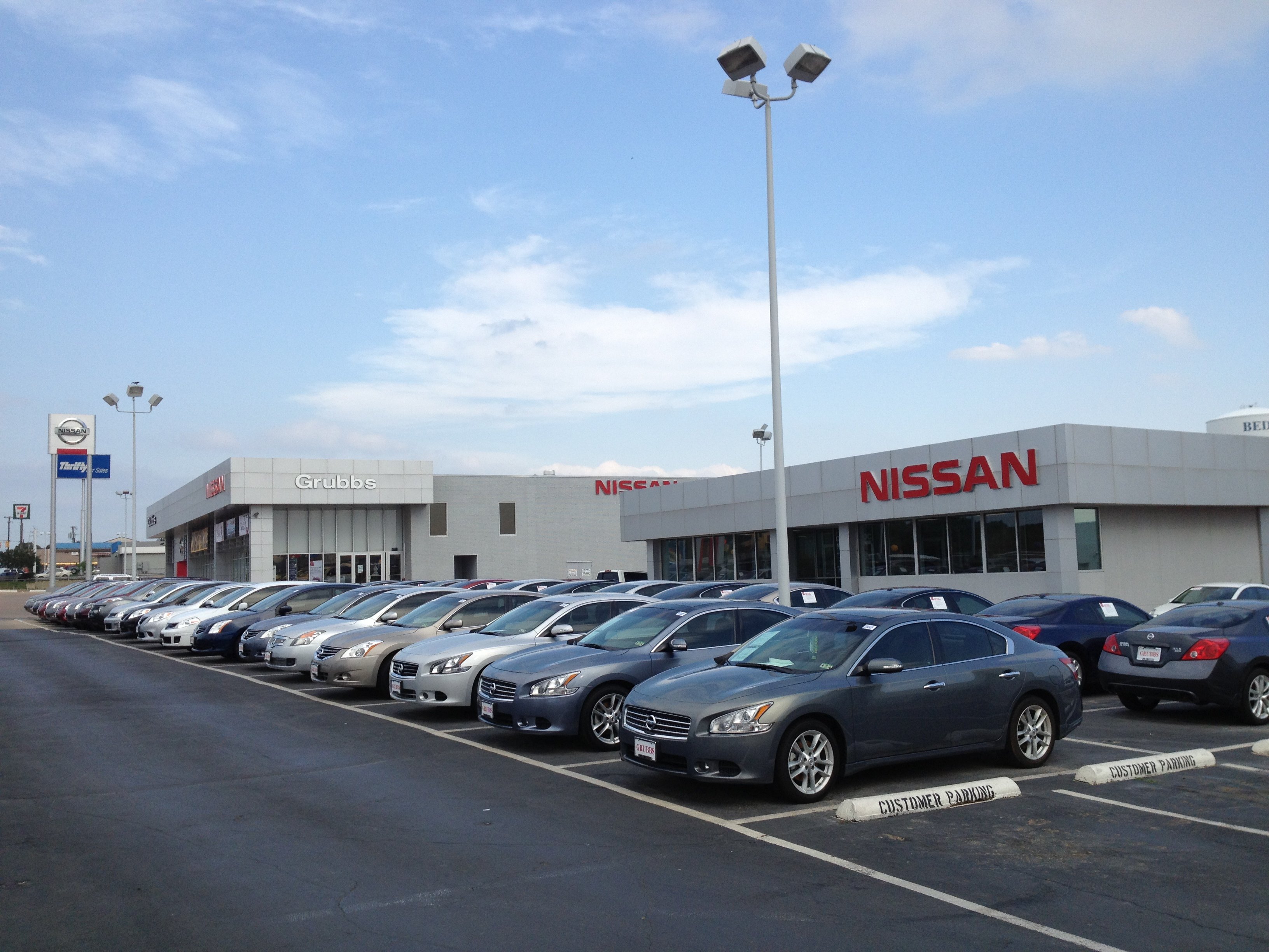 Grubbs Nissan in Bedford, TX 76022