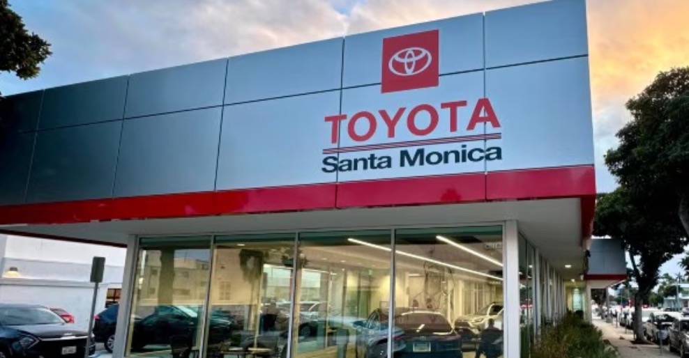 Toyota Santa Monica in Santa Monica, CA 90404