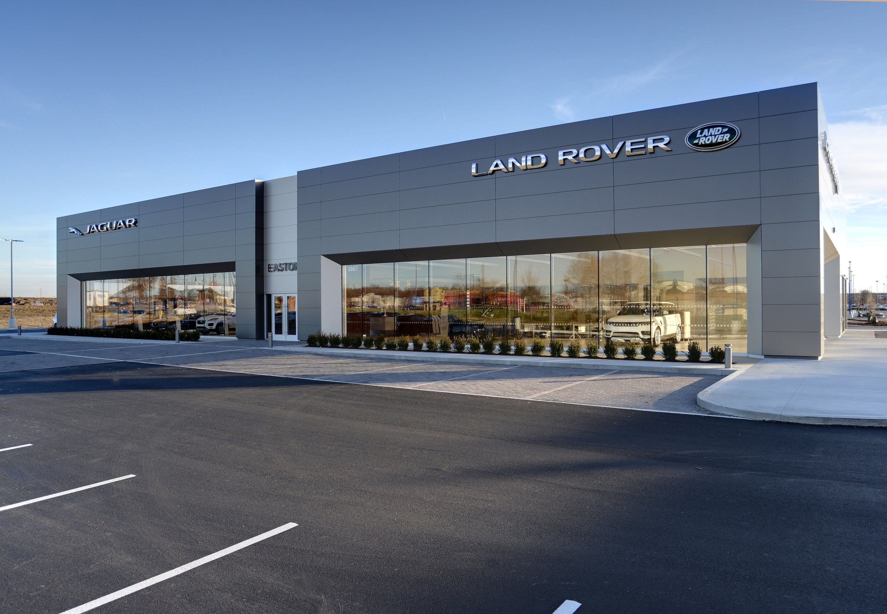 Jaguar Land Rover Easton in Columbus, OH 43219