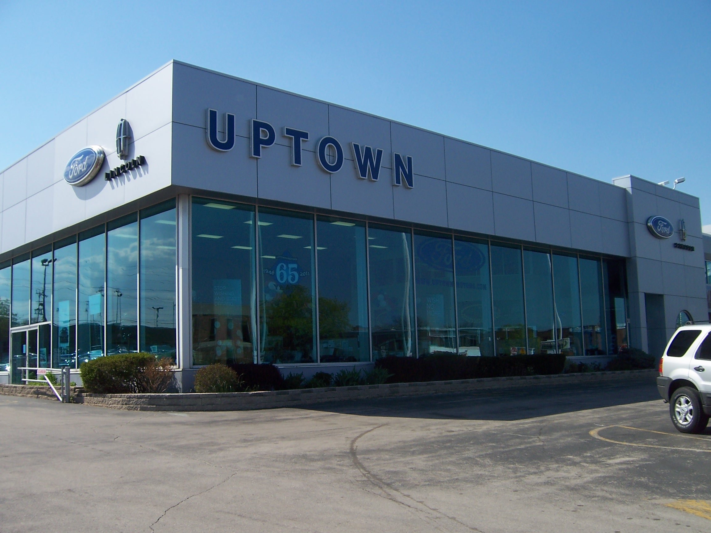 Uptown Motors Inc in Milwaukee, WI 53226
