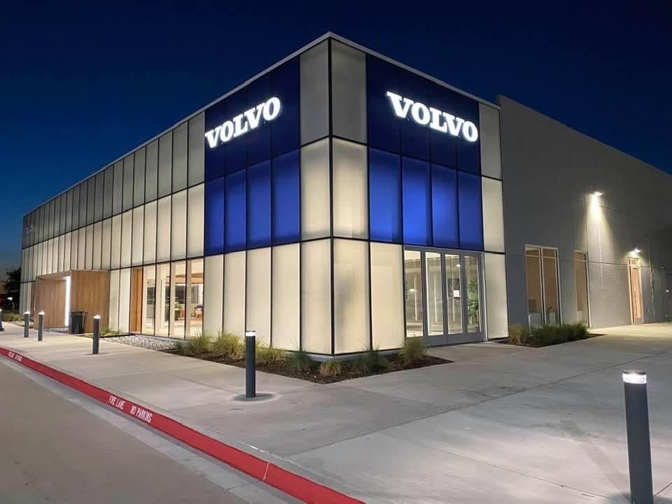 Crest Volvo Cars in Frisco, TX 75034