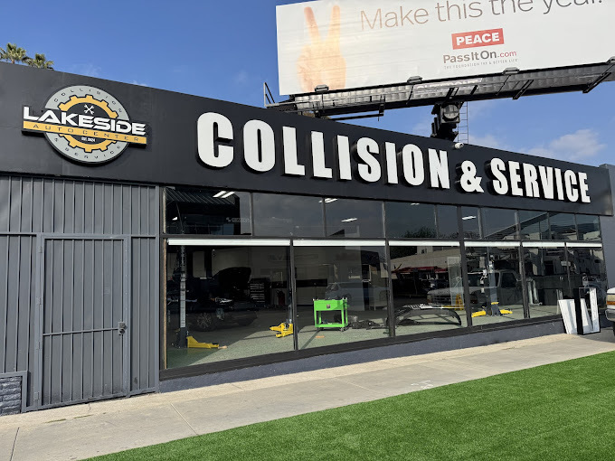 Lakeside Auto Center | Los Angeles, CA 91602