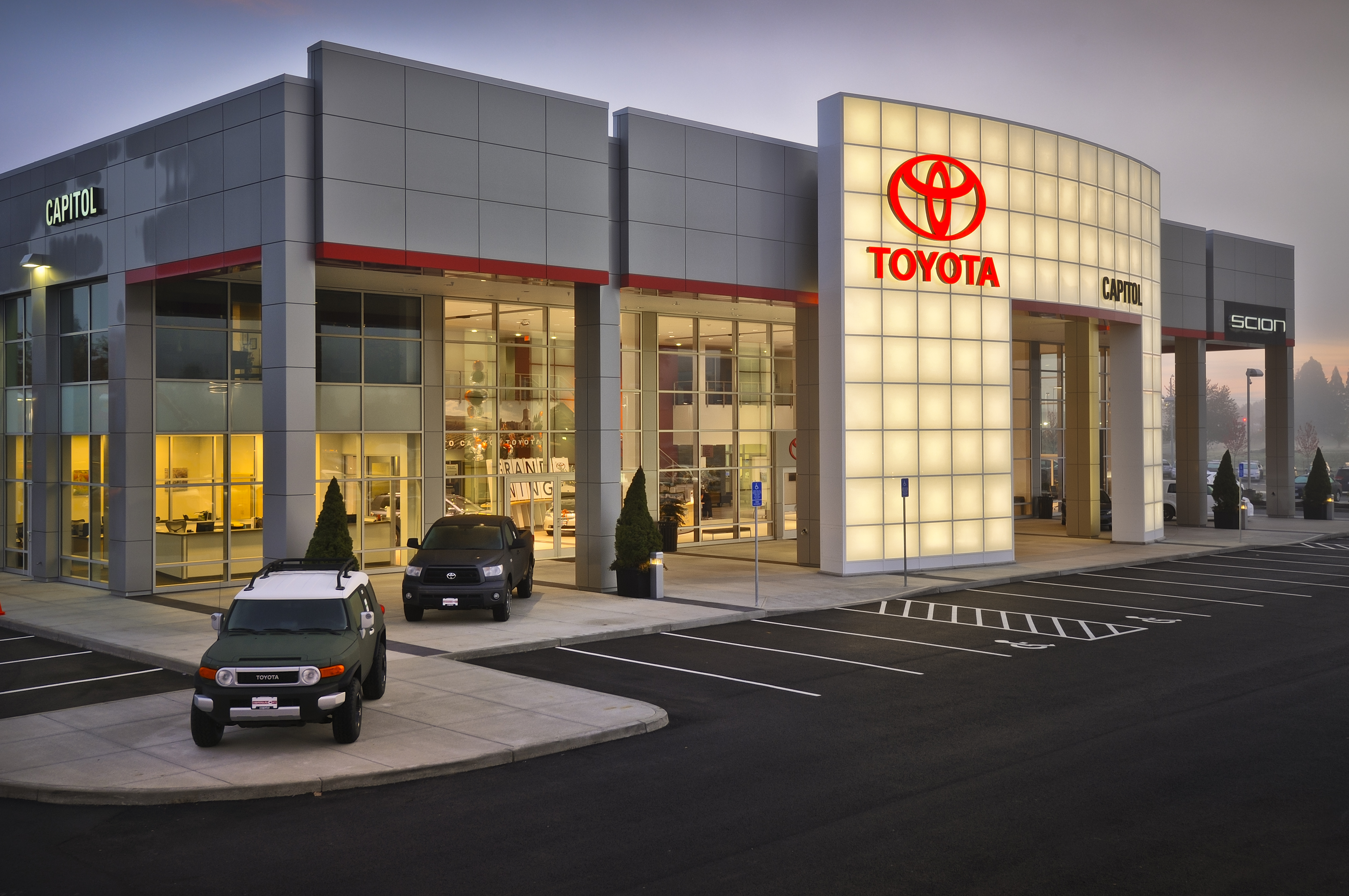 Capitol Toyota in Salem, OR 97301