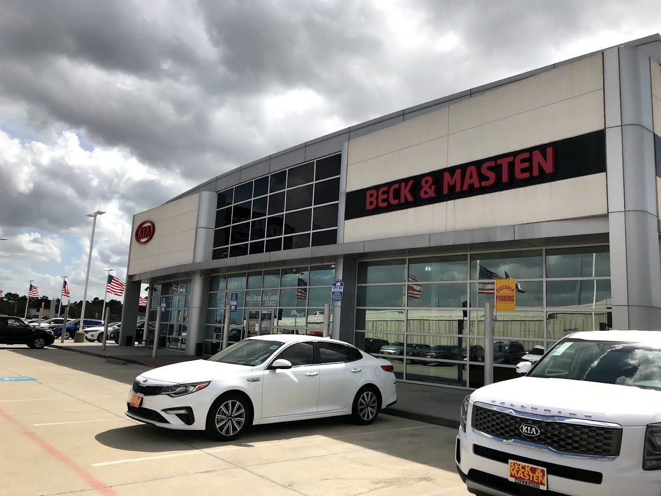 BECK & MASTEN KIA in Tomball, TX 77375