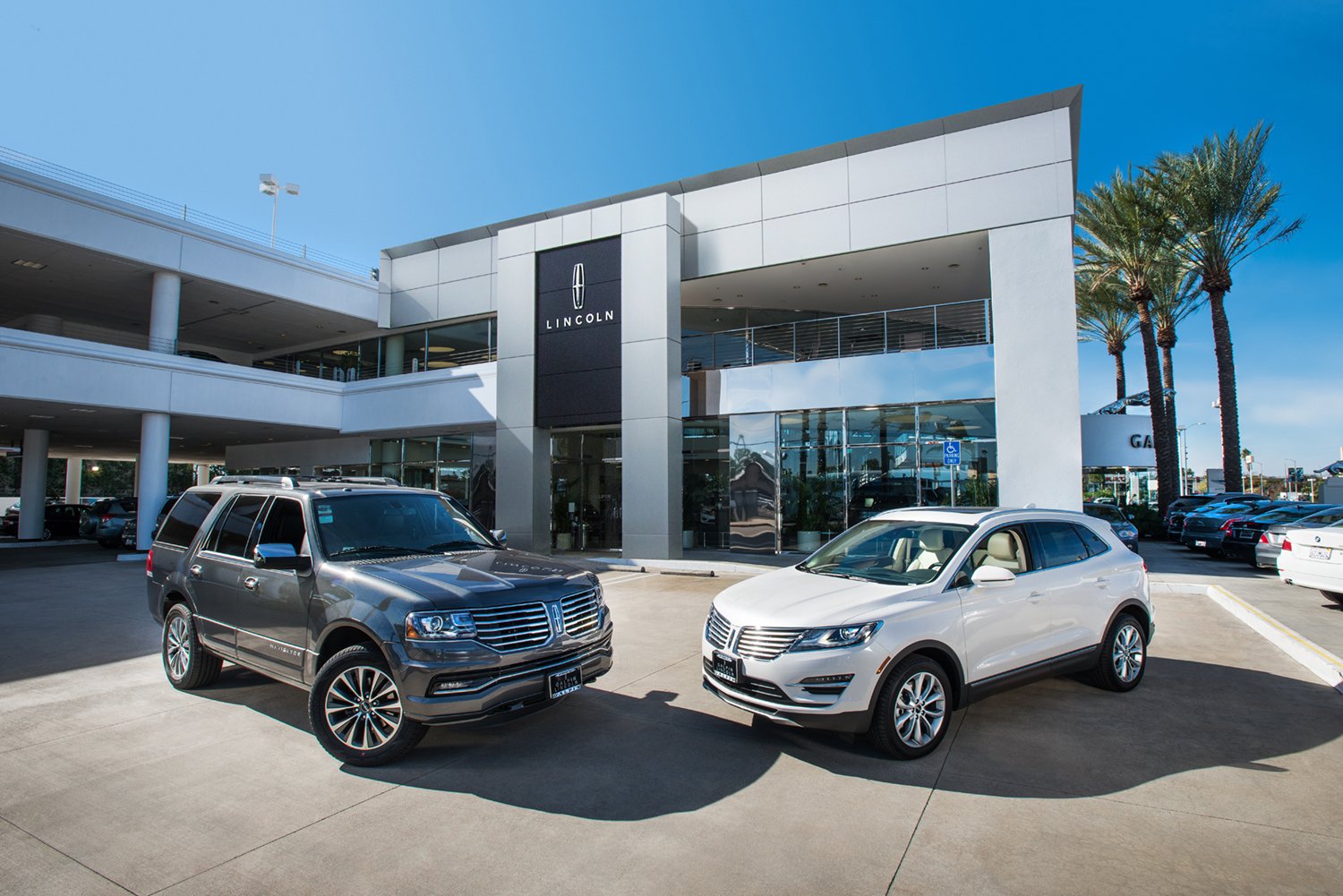 Land Rover Van Nuys in Van Nuys, CA 91406
