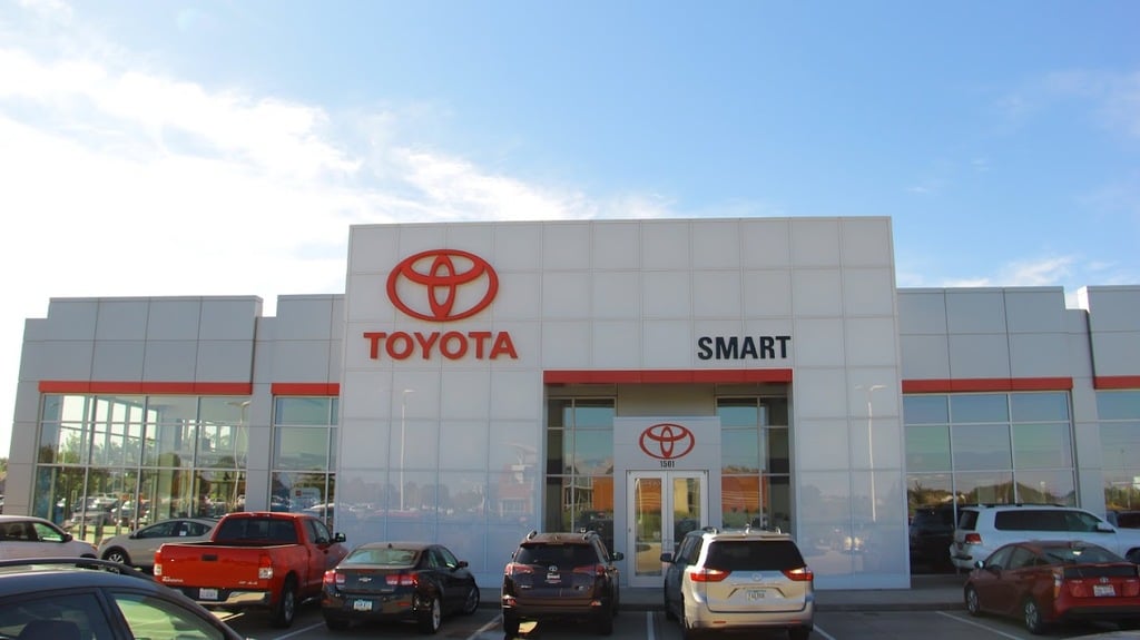 Smart Toyota of Quad Cities | Davenport, IA 52806