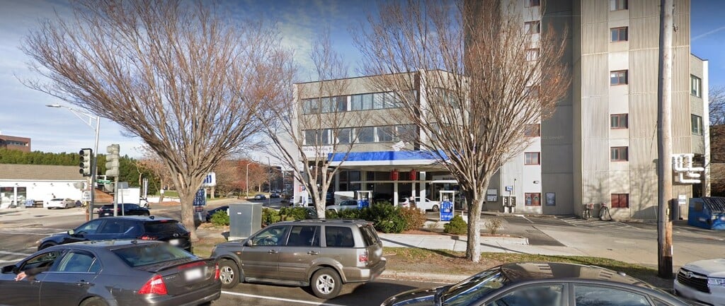 Memorial Drive Mobil | Cambridge, MA 02139
