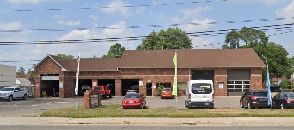 Universal Auto House | Center Line, MI 48015